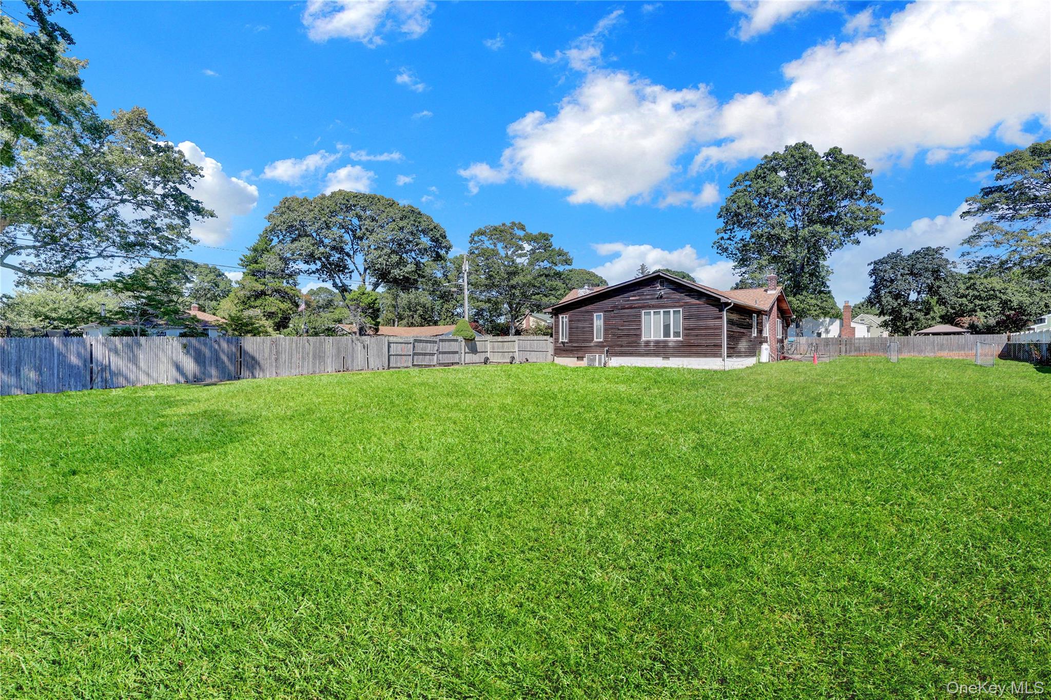 16 Flintlock Drive, Shirley, NY 11967