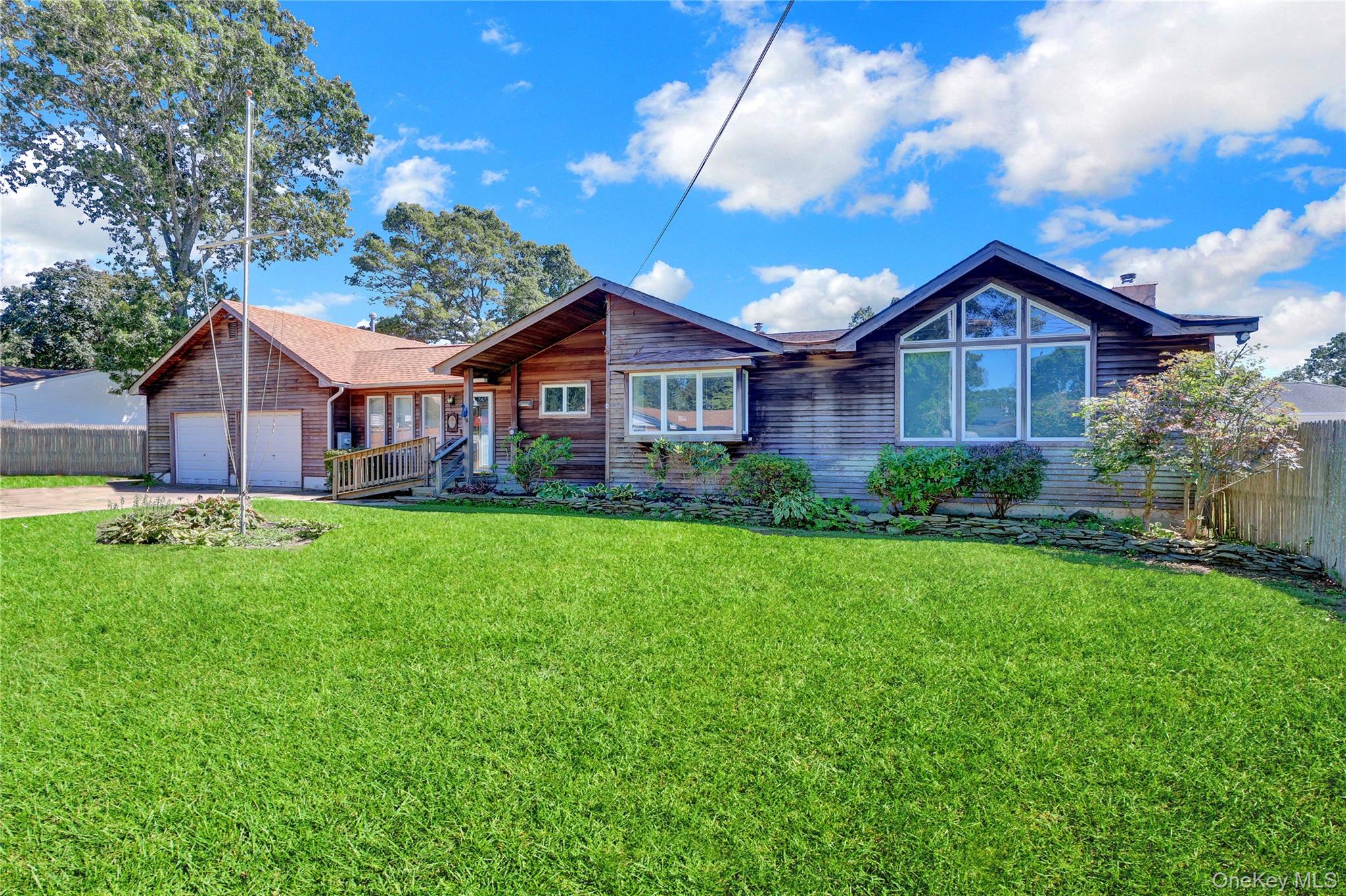 16 Flintlock Drive, Shirley, NY 11967