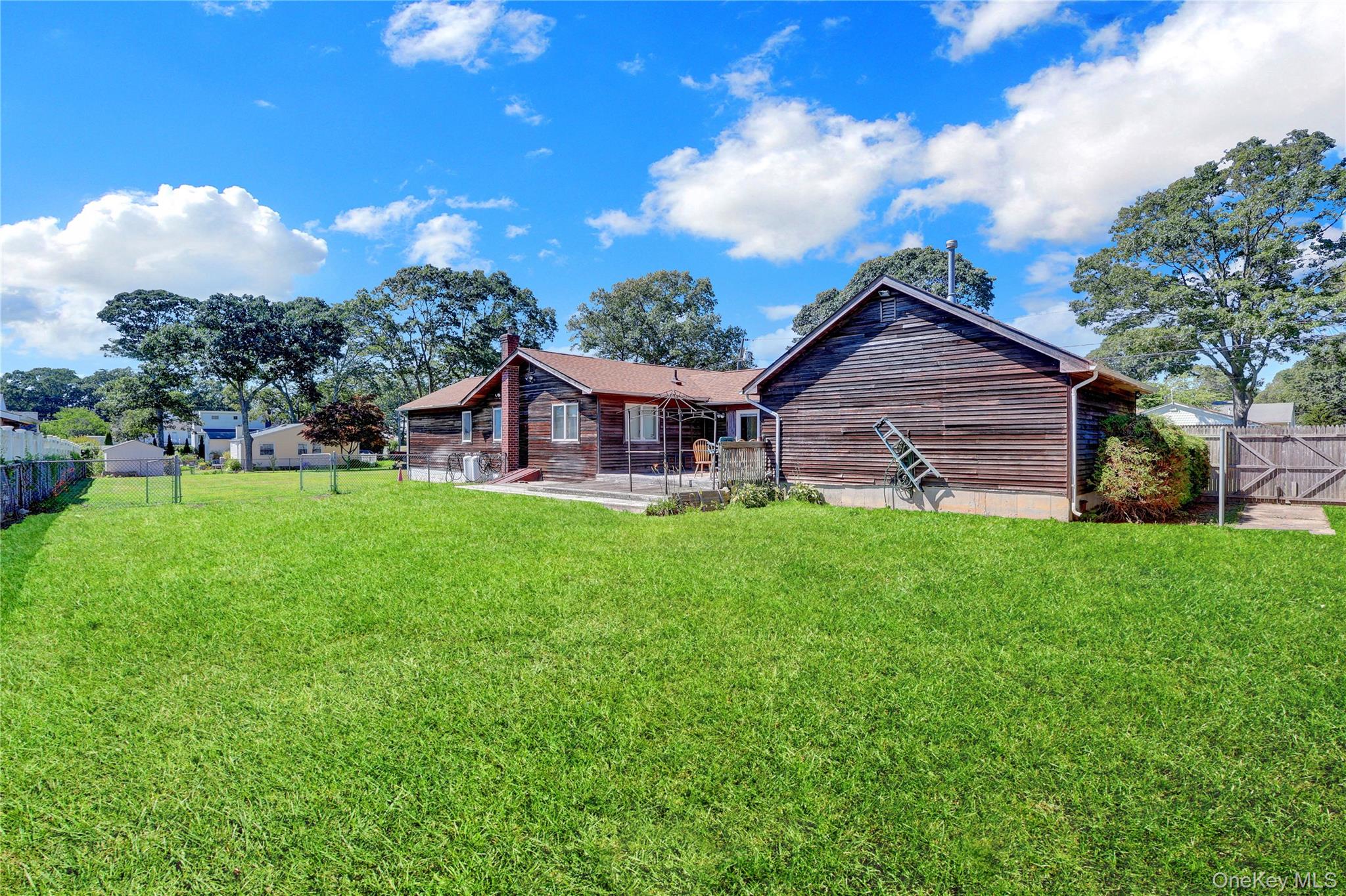 16 Flintlock Drive, Shirley, NY 11967