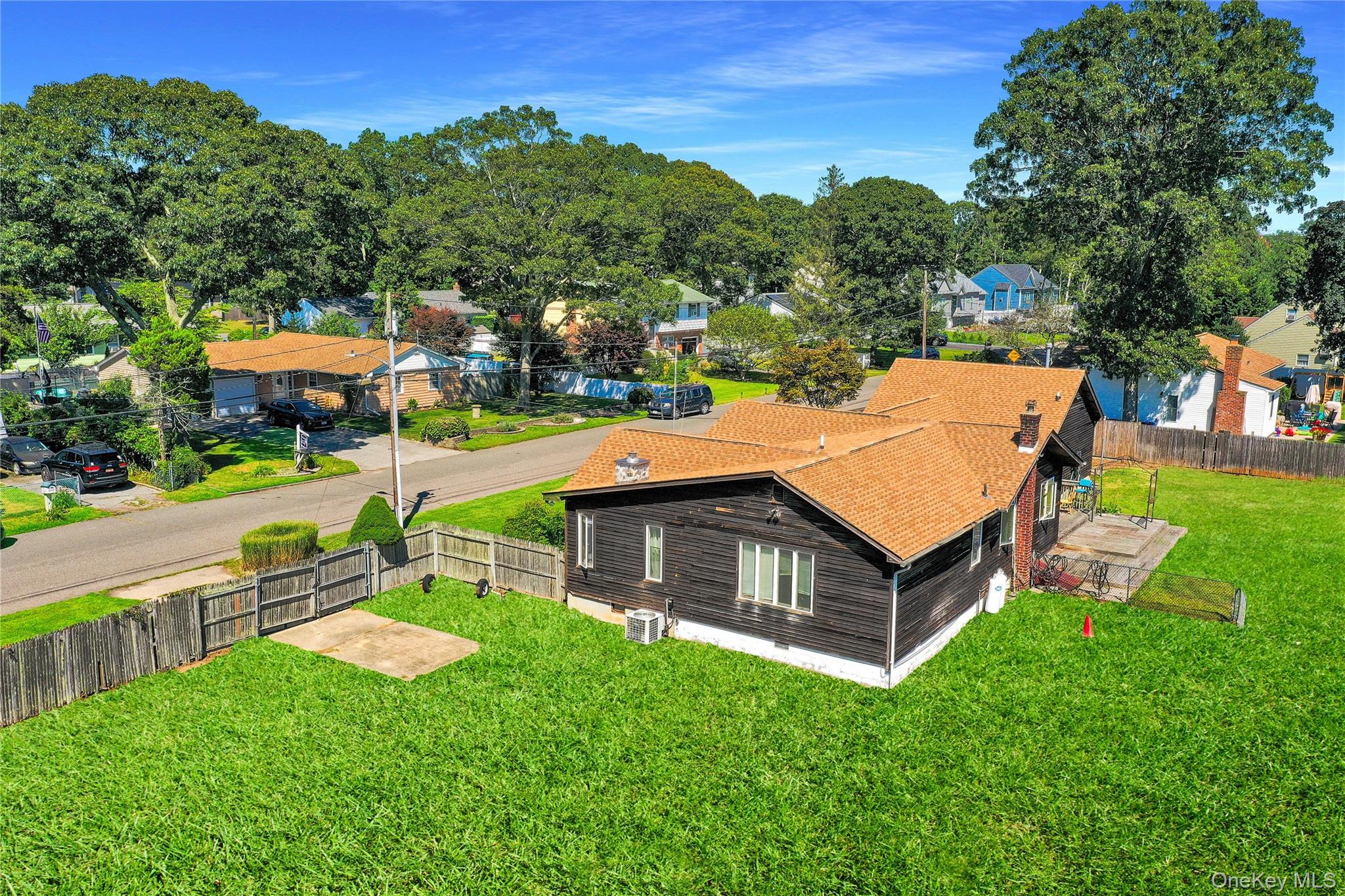 16 Flintlock Drive, Shirley, NY 11967