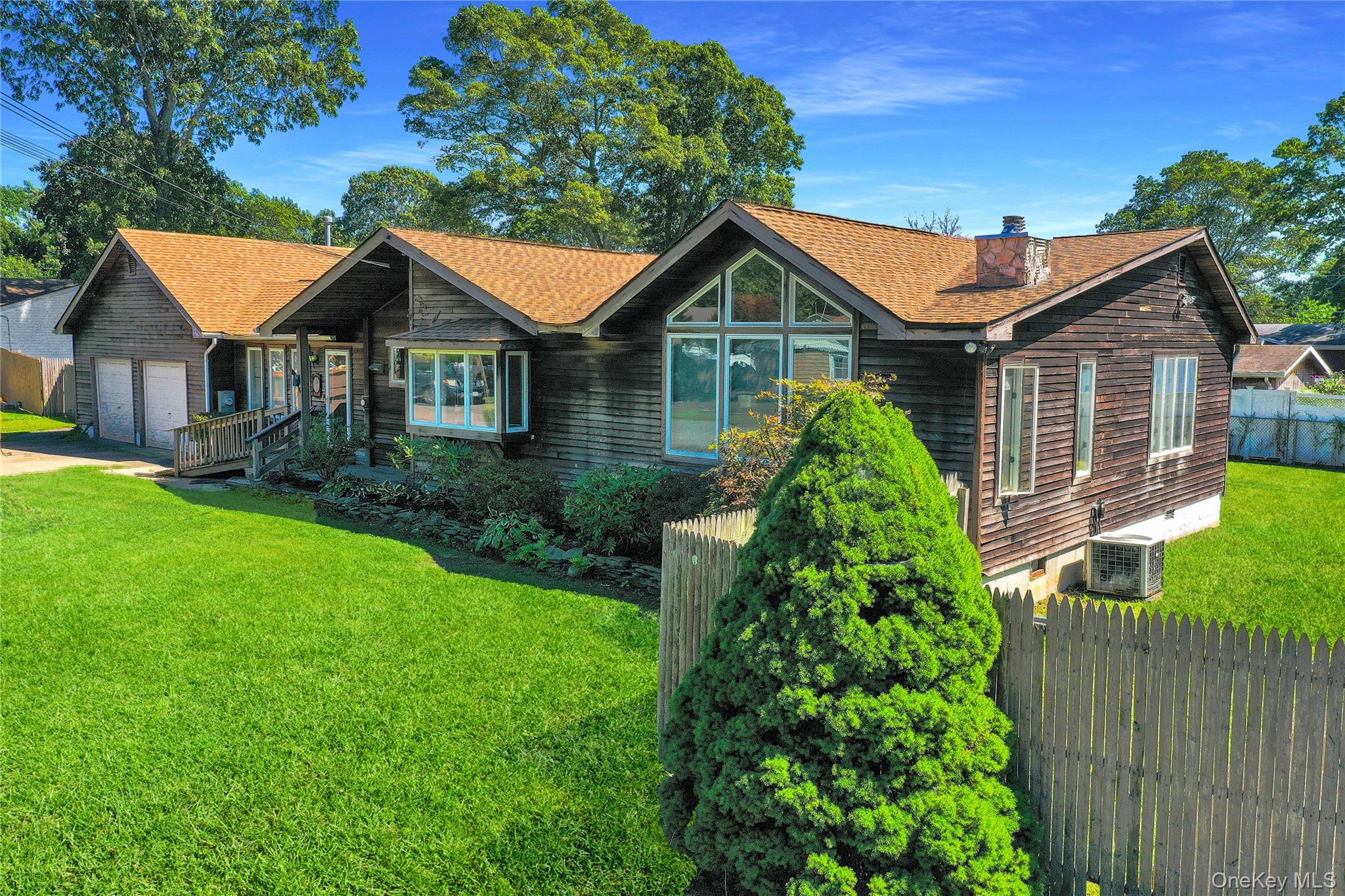 16 Flintlock Drive, Shirley, NY 11967