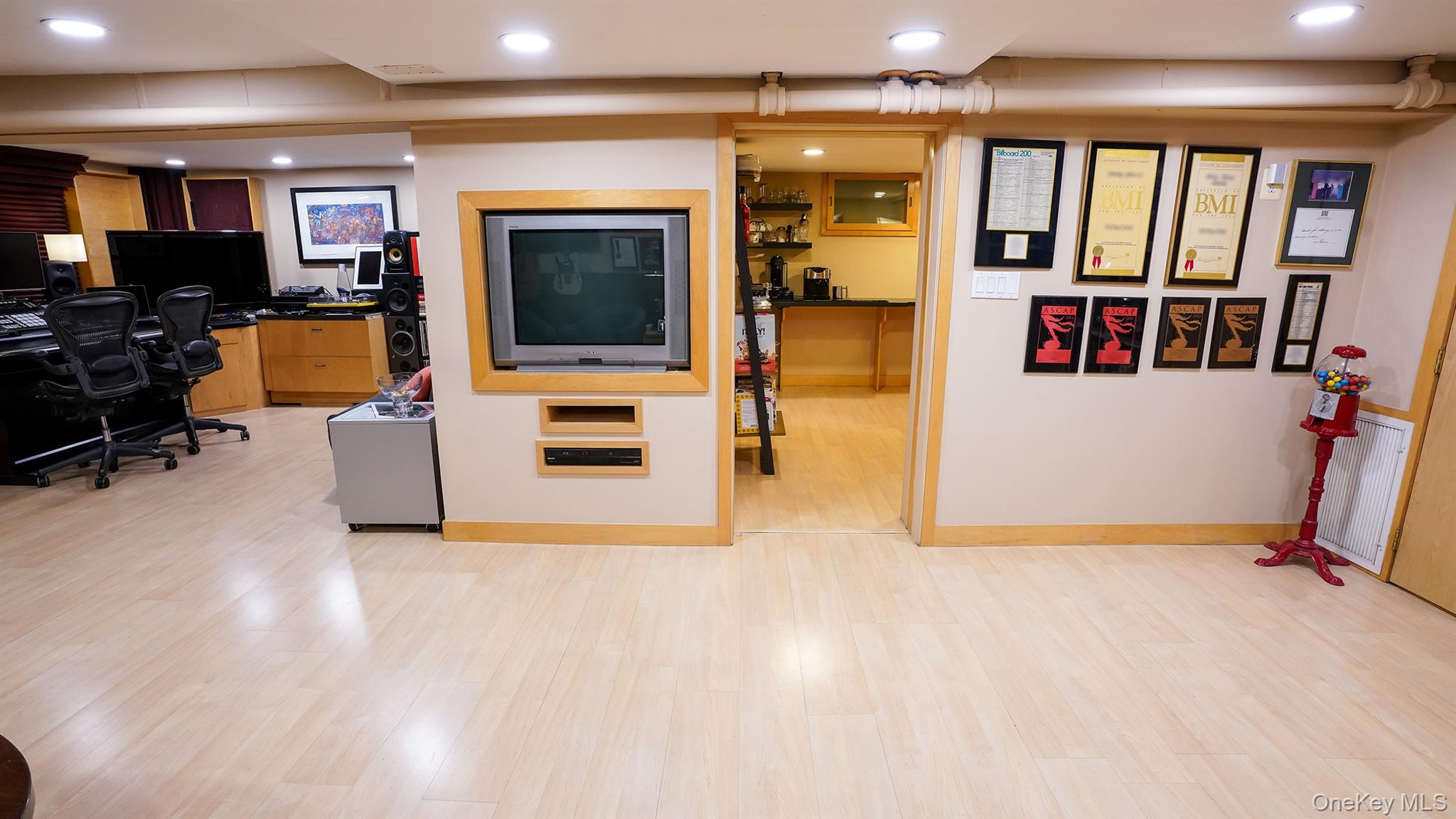 16627 25th Avenue, Whitestone, NY 11357