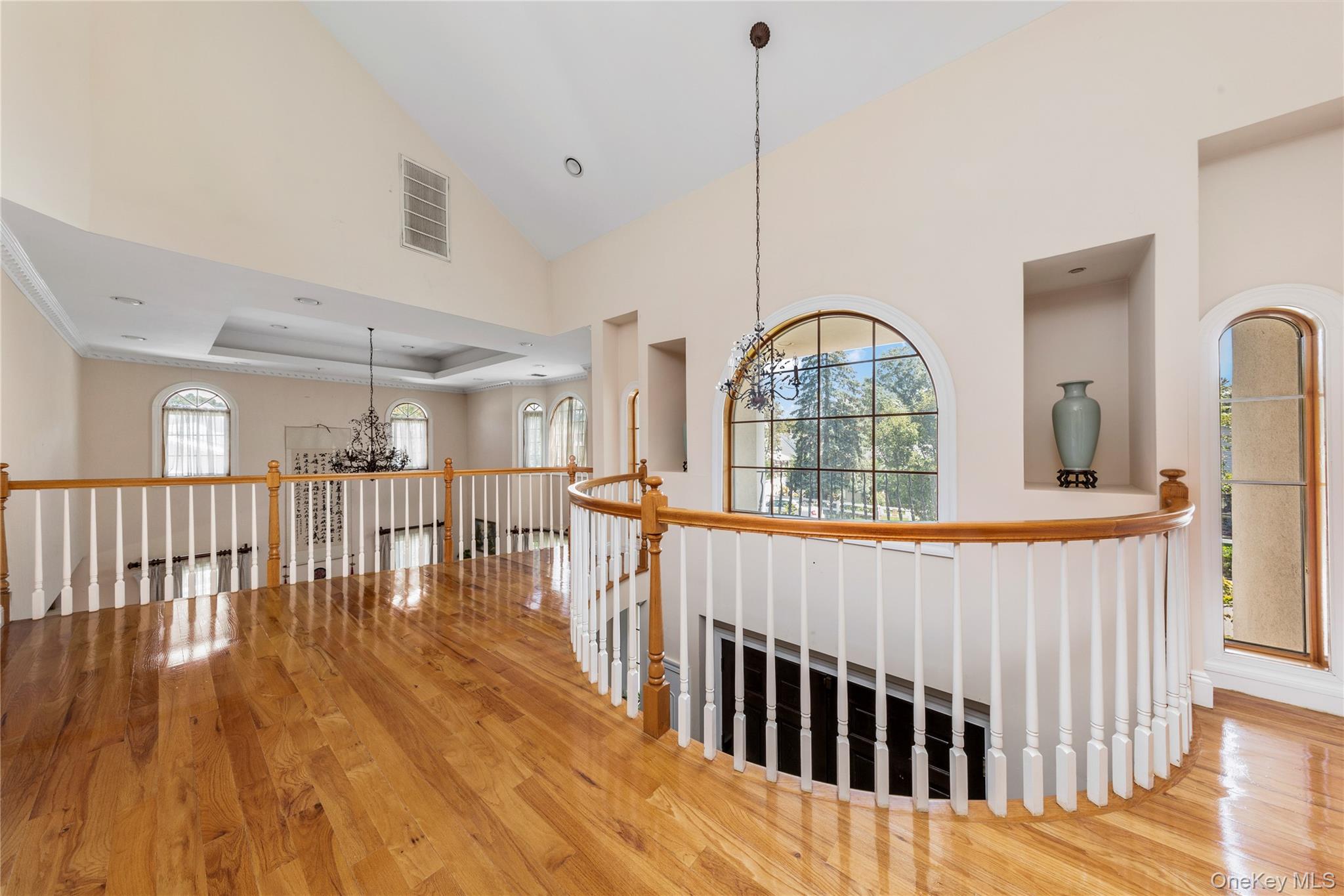 11 Manor Avenue, Roslyn Heights, NY 11577