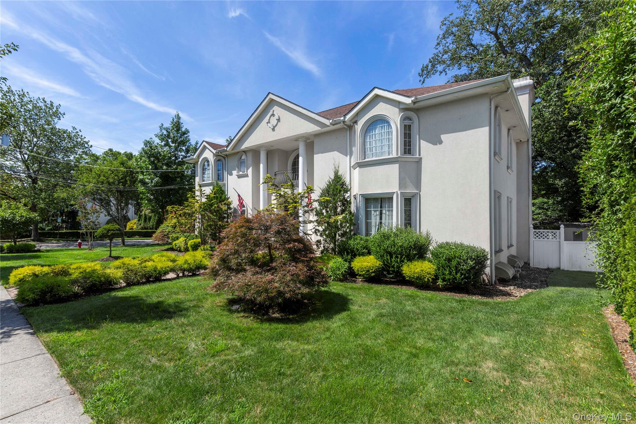 11 Manor Avenue, Roslyn Heights, NY 11577