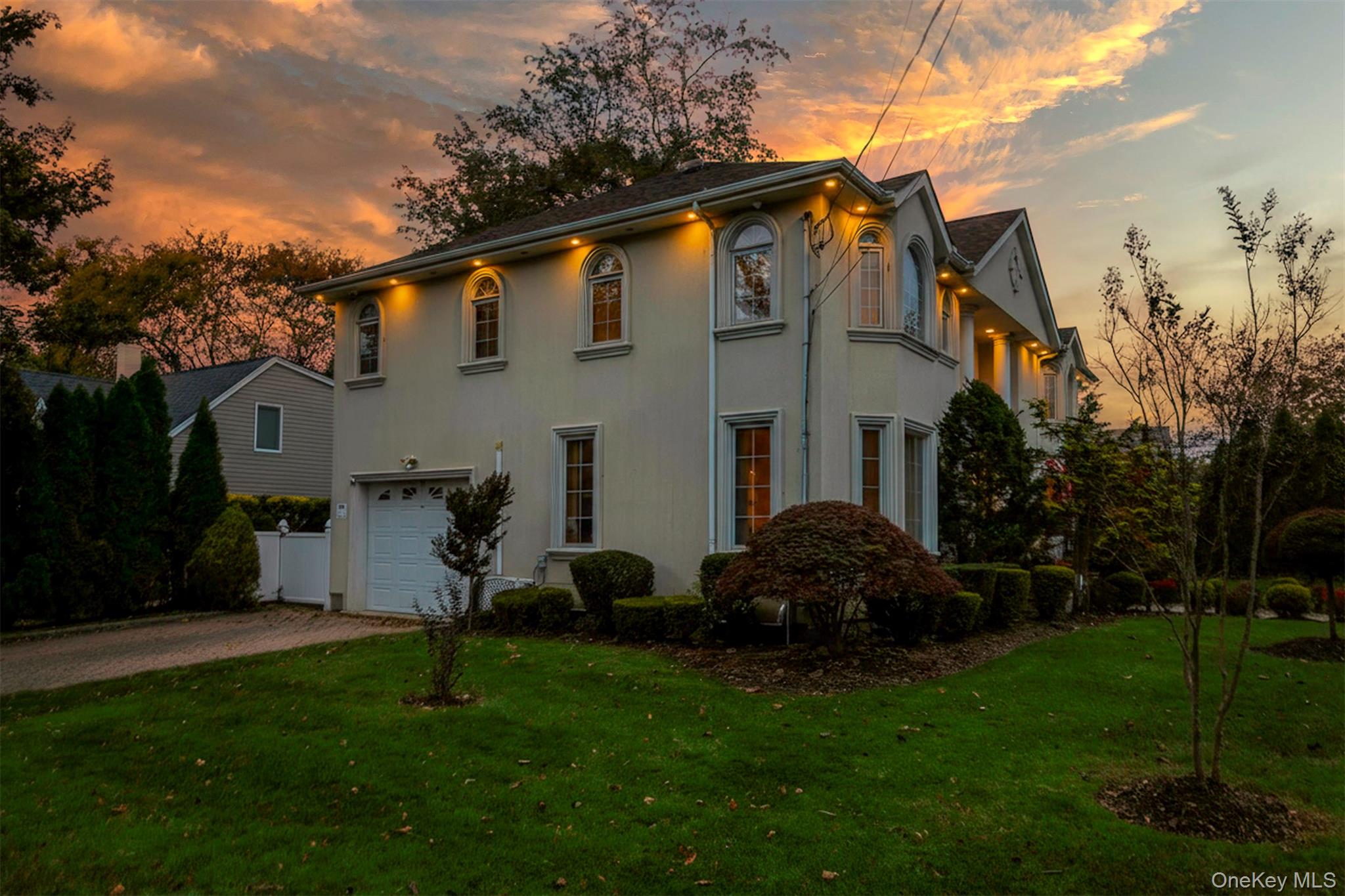 11 Manor Avenue, Roslyn Heights, NY 11577