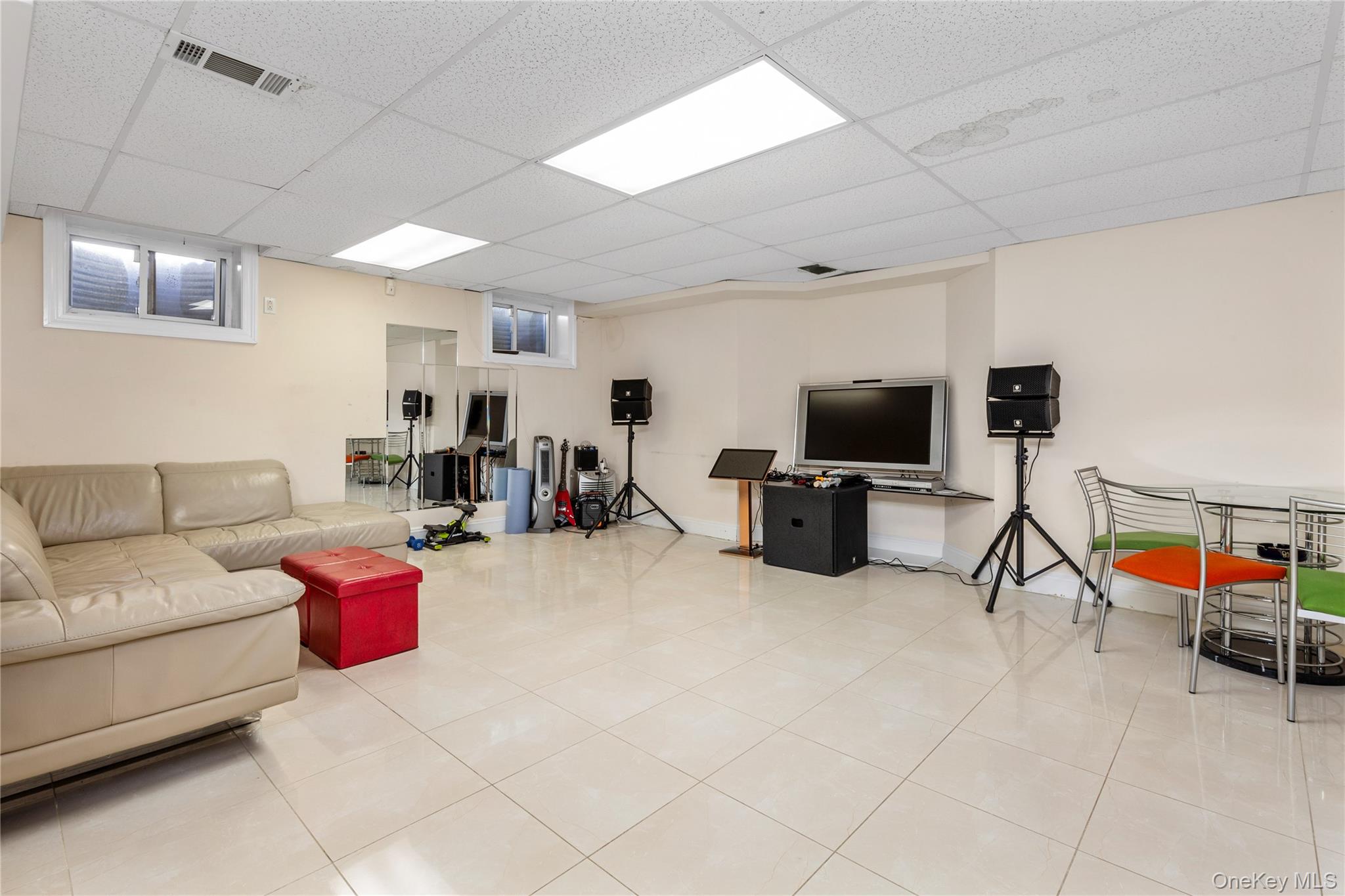 11 Manor Avenue, Roslyn Heights, NY 11577