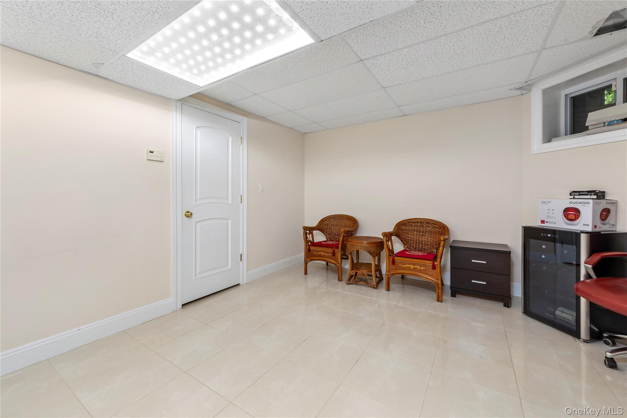 11 Manor Avenue, Roslyn Heights, NY 11577