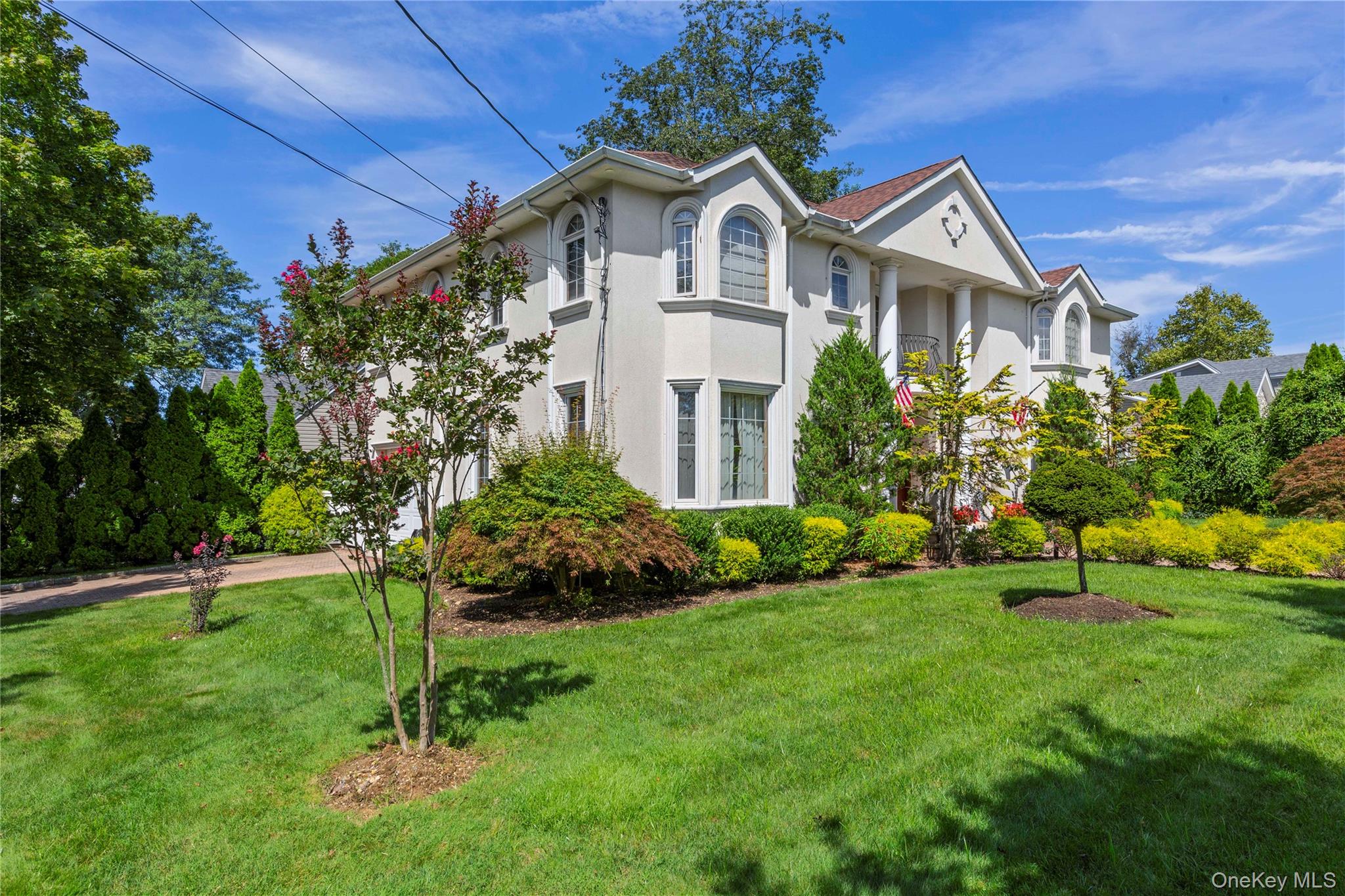 11 Manor Avenue, Roslyn Heights, NY 11577