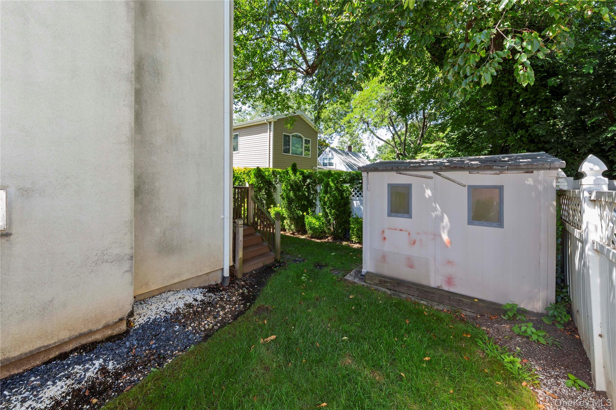 11 Manor Avenue, Roslyn Heights, NY 11577