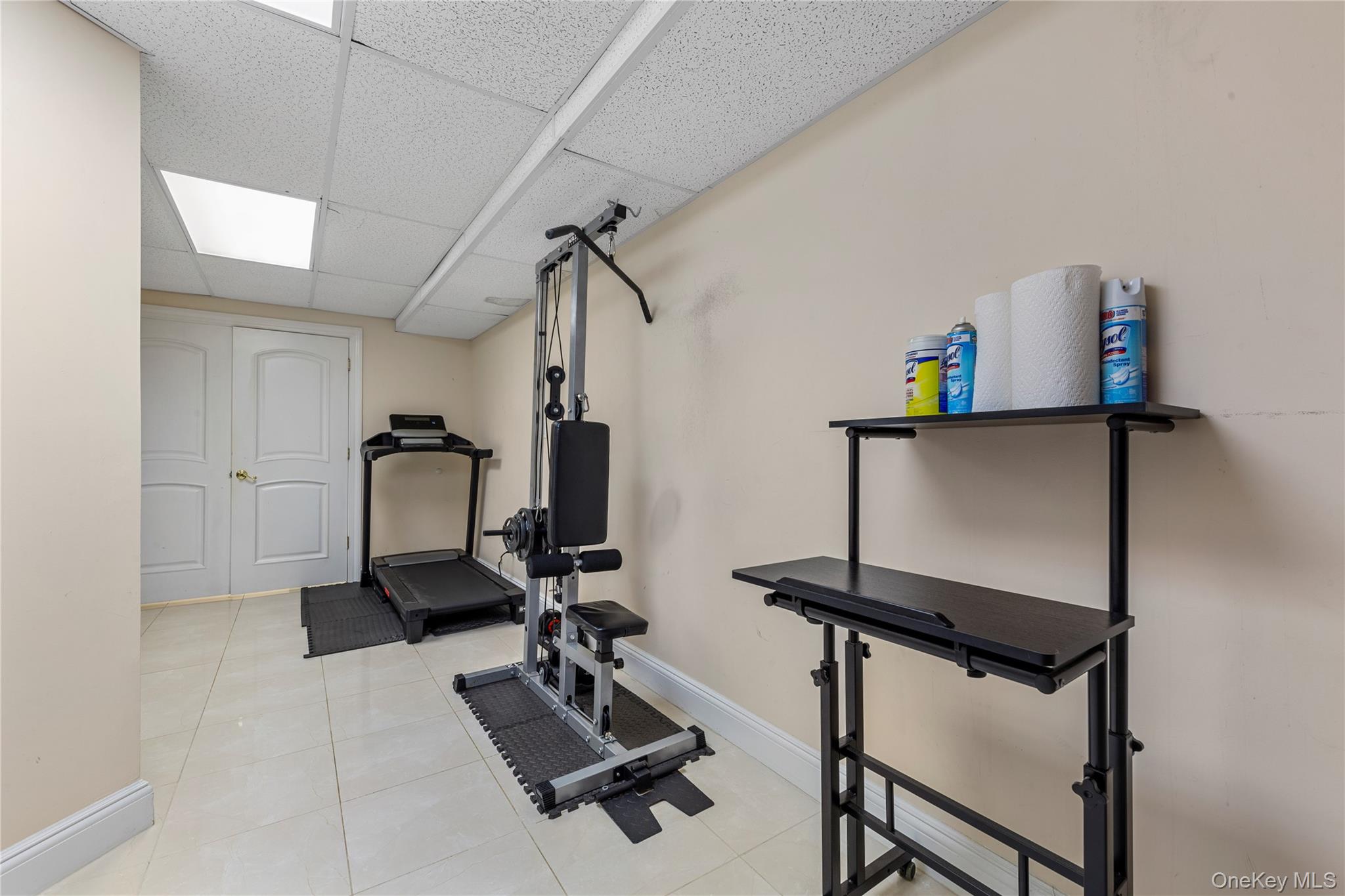 11 Manor Avenue, Roslyn Heights, NY 11577