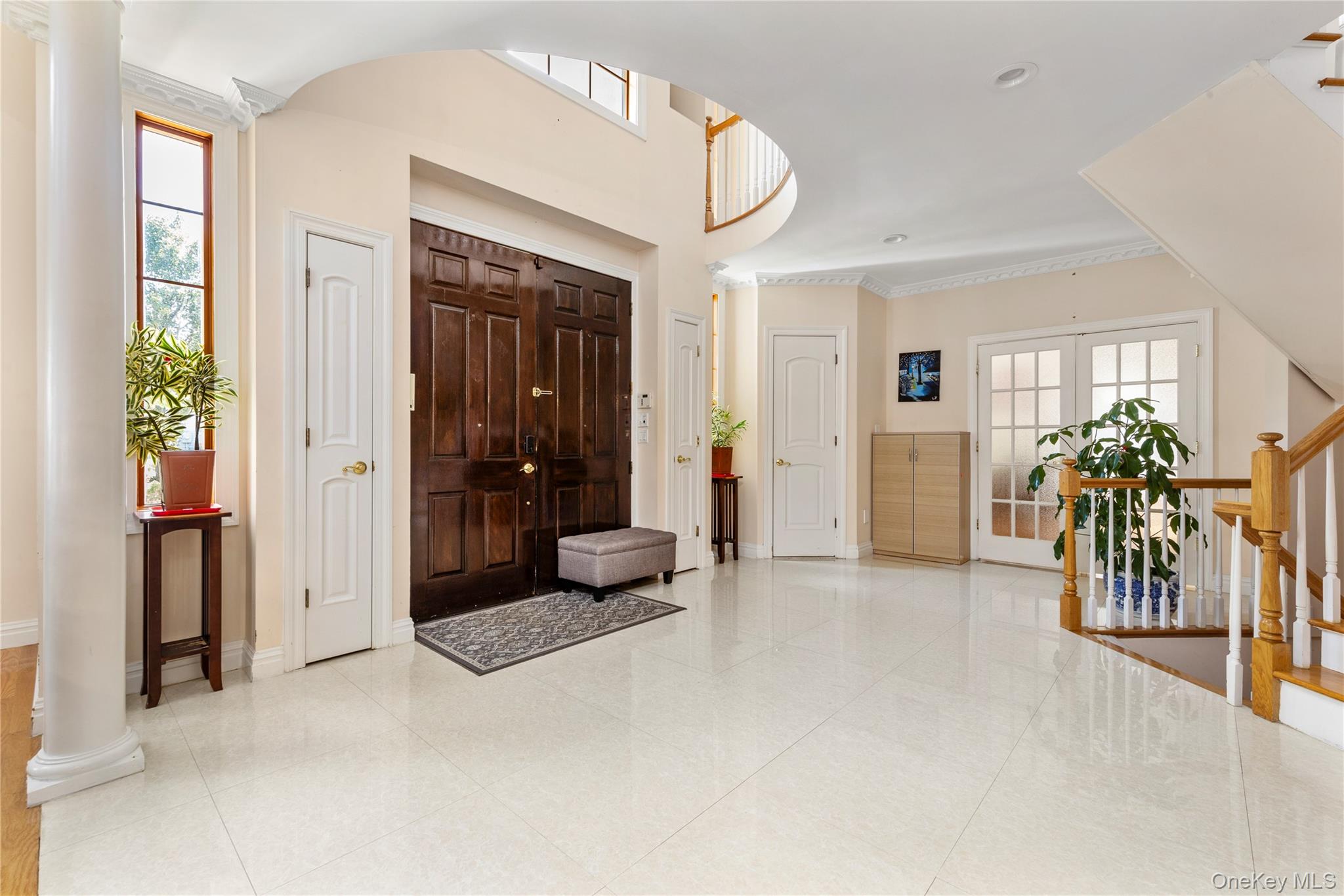 11 Manor Avenue, Roslyn Heights, NY 11577