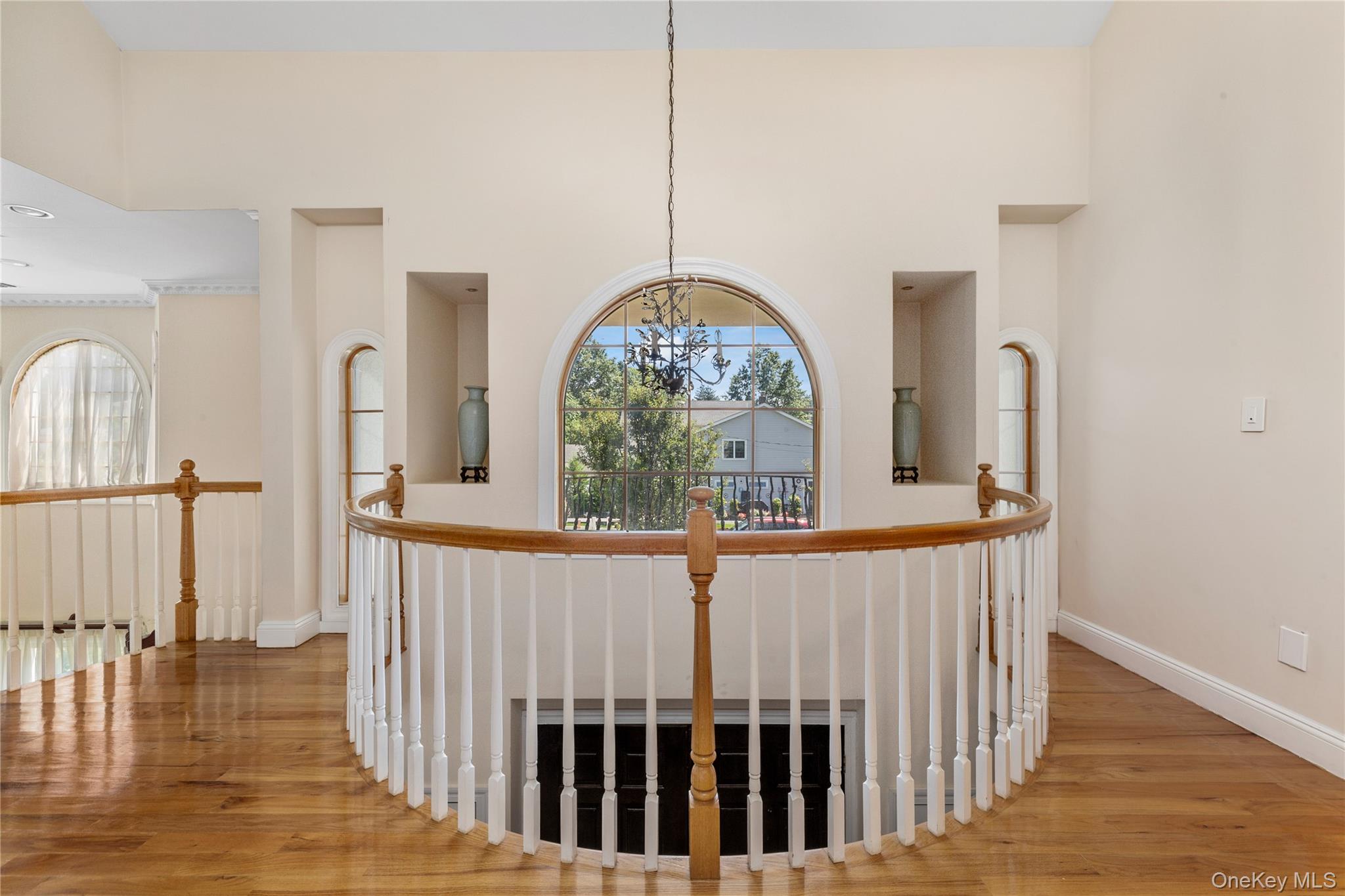 11 Manor Avenue, Roslyn Heights, NY 11577