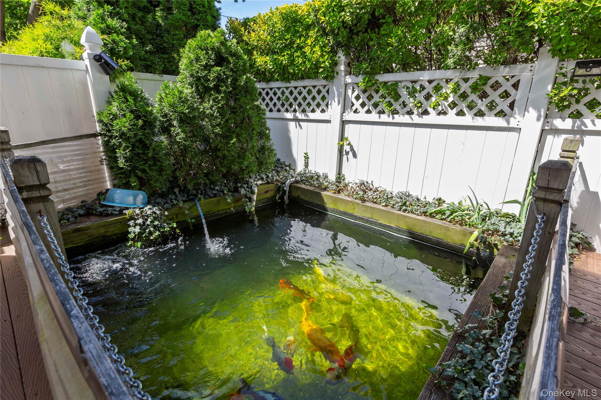 11 Manor Avenue, Roslyn Heights, NY 11577