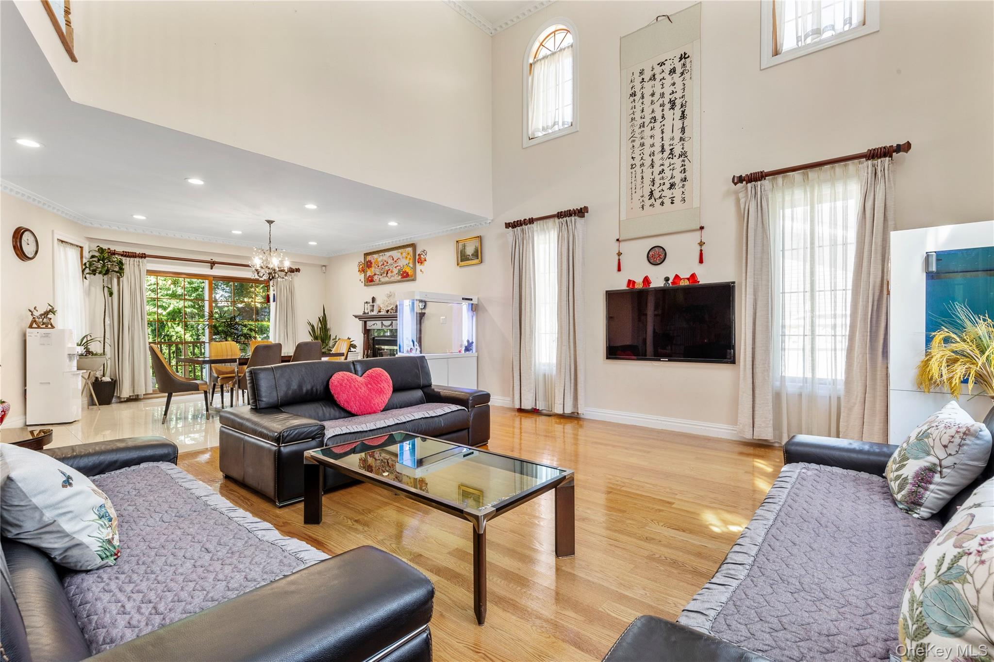 11 Manor Avenue, Roslyn Heights, NY 11577