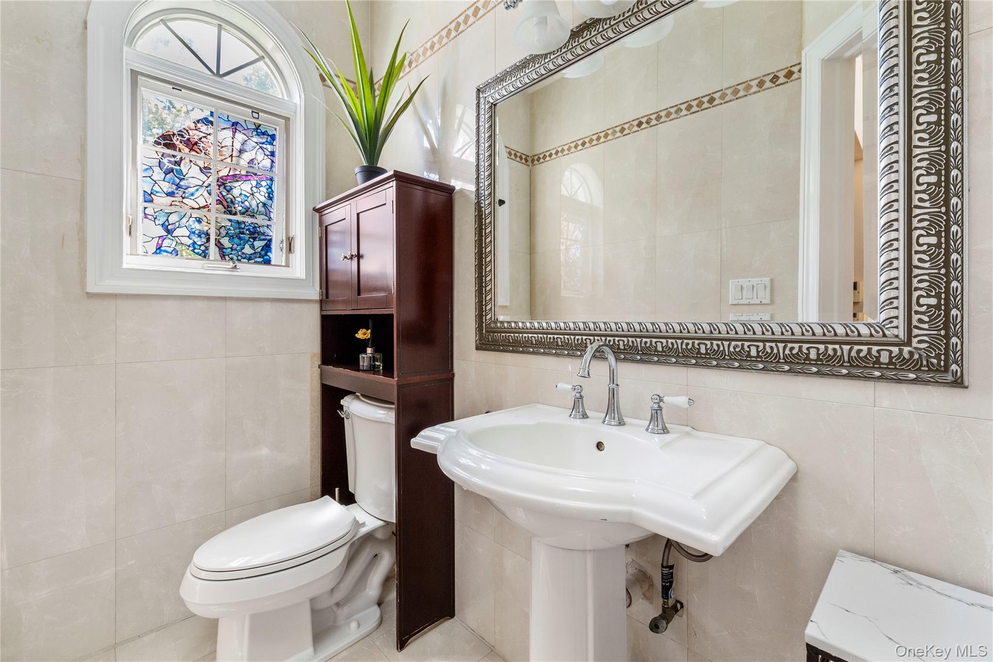 11 Manor Avenue, Roslyn Heights, NY 11577