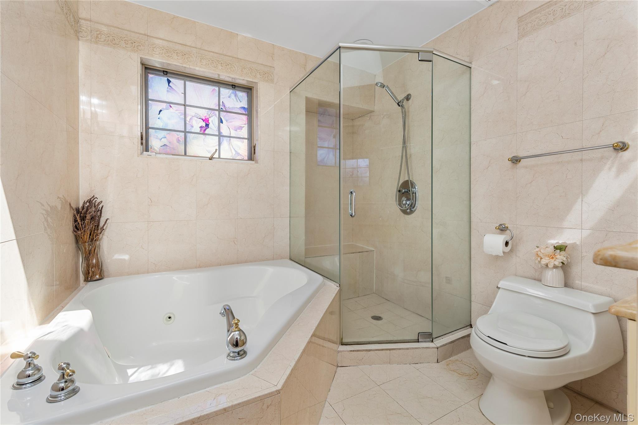 11 Manor Avenue, Roslyn Heights, NY 11577