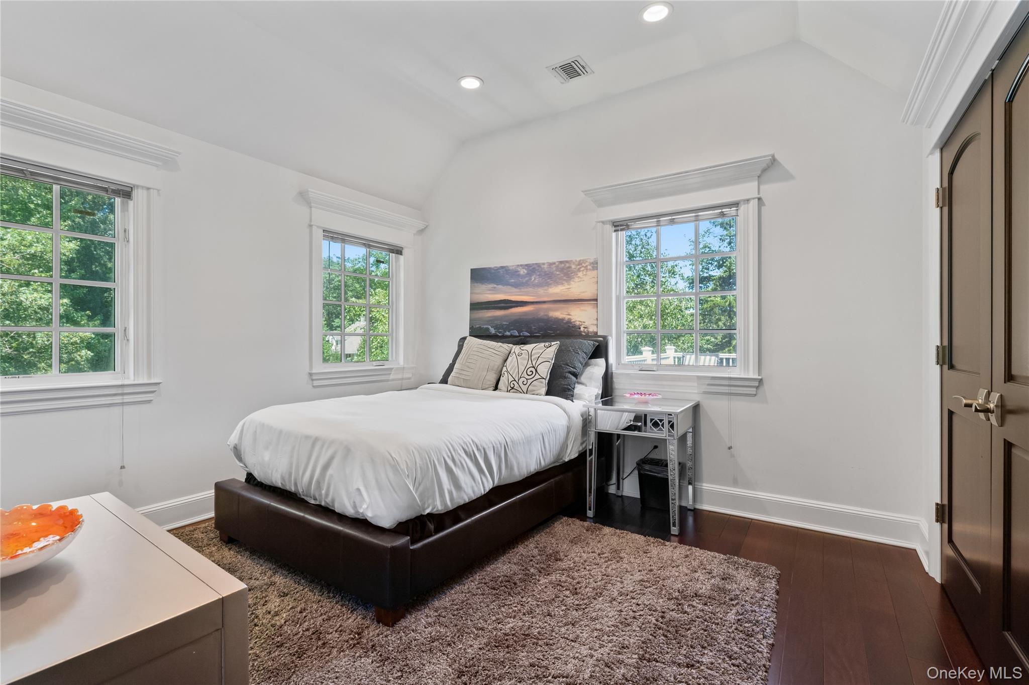 89 Lloyd Harbor Road, Lloyd Harbor, NY 11743