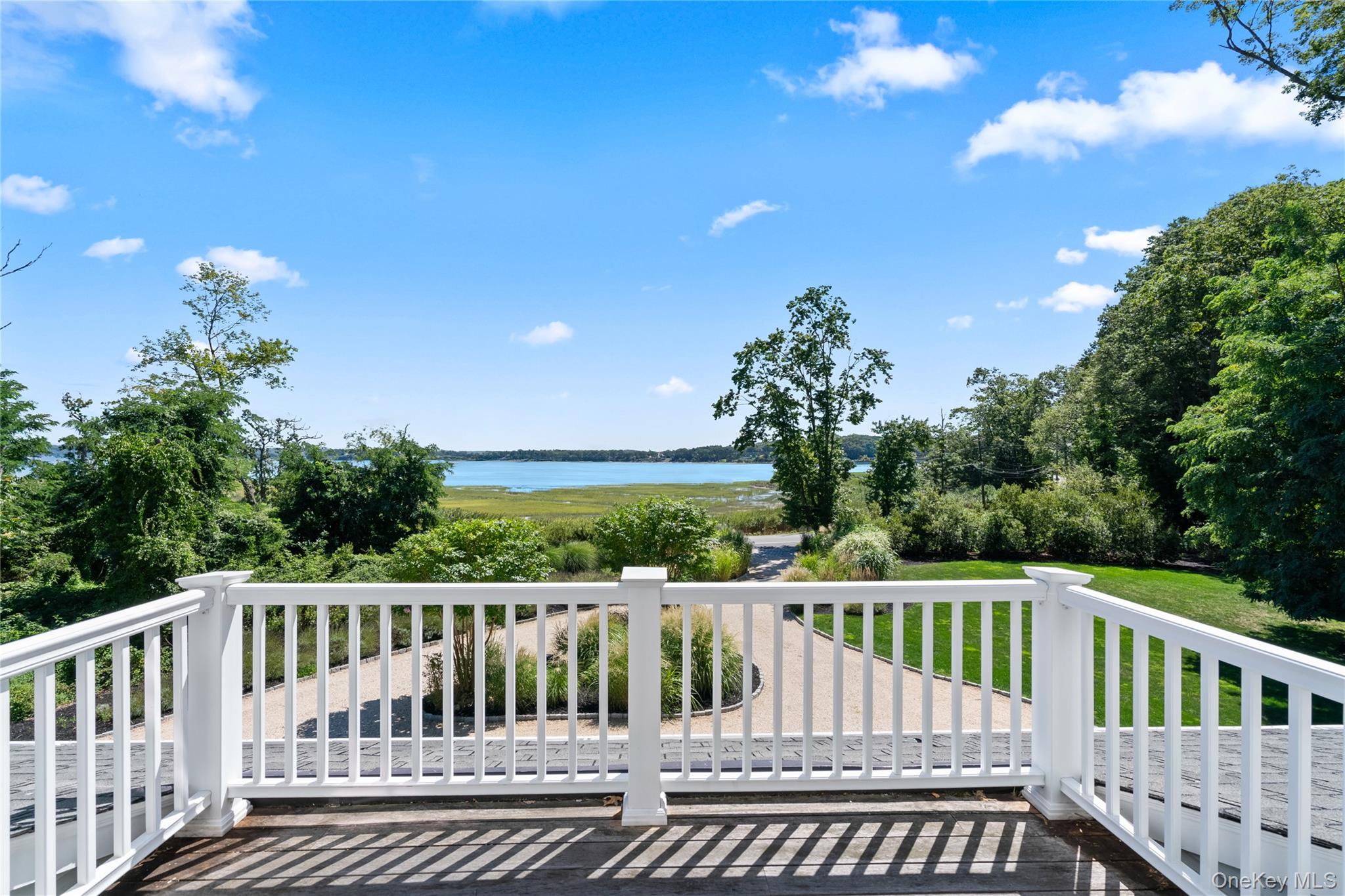 89 Lloyd Harbor Road, Lloyd Harbor, NY 11743