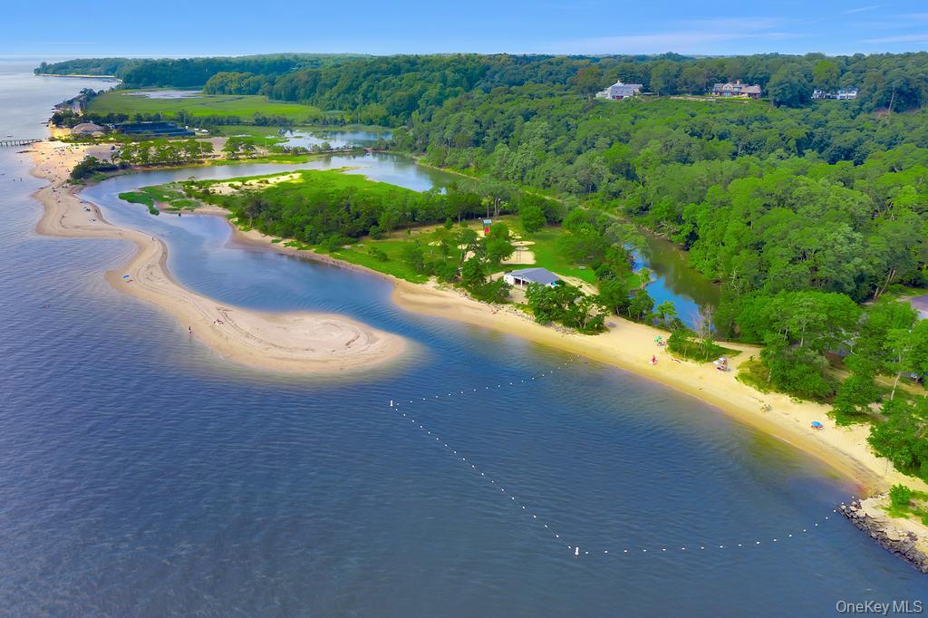 89 Lloyd Harbor Road, Lloyd Harbor, NY 11743