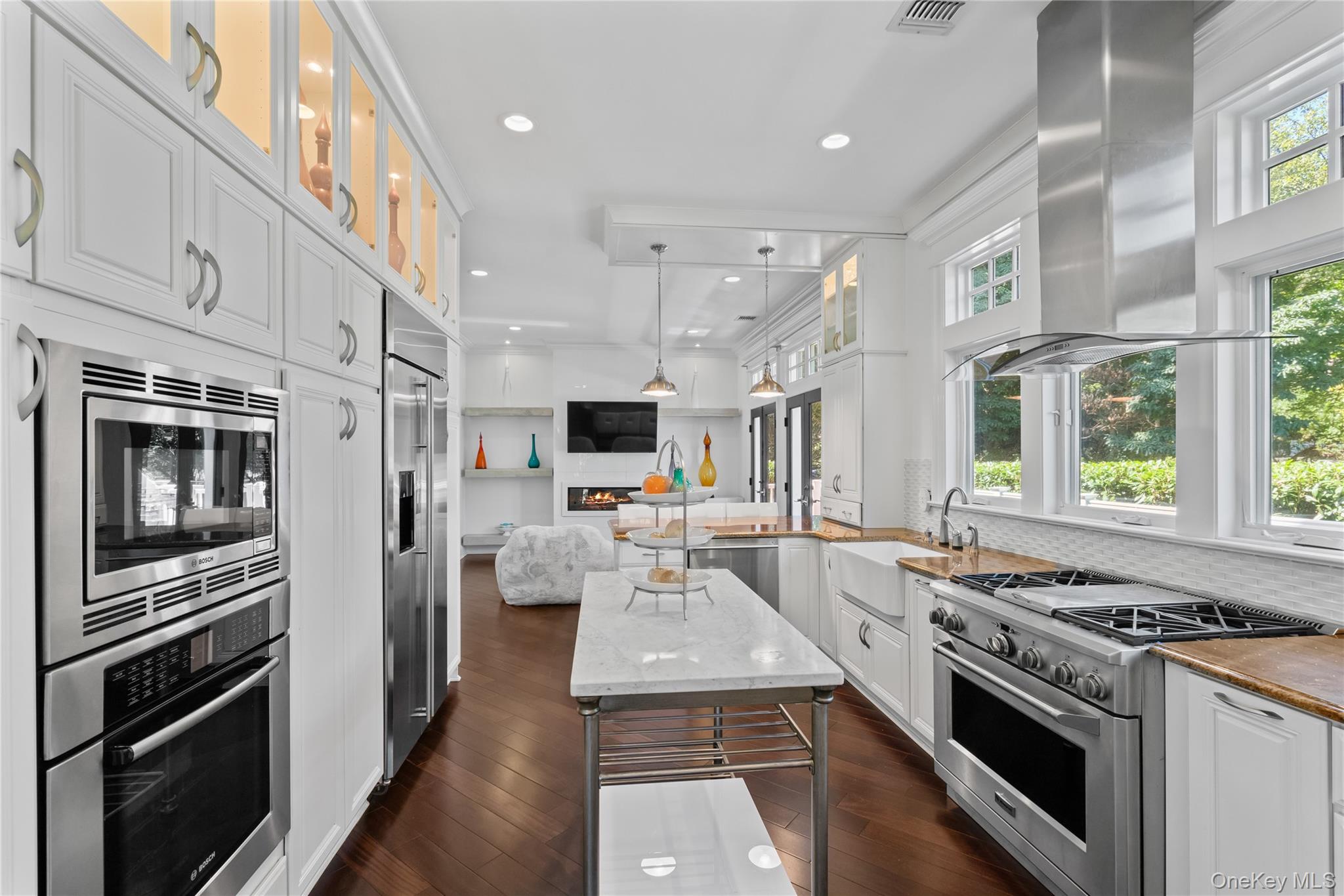 89 Lloyd Harbor Road, Lloyd Harbor, NY 11743