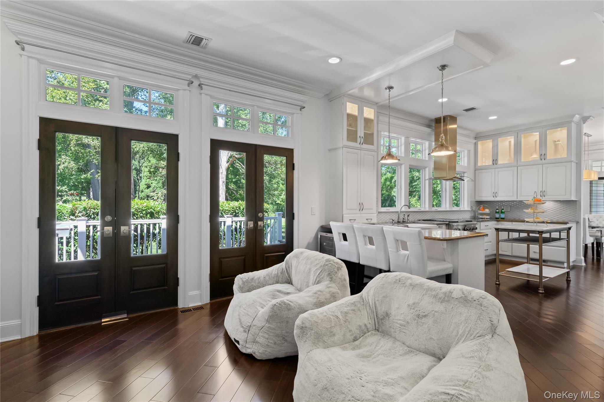 89 Lloyd Harbor Road, Lloyd Harbor, NY 11743