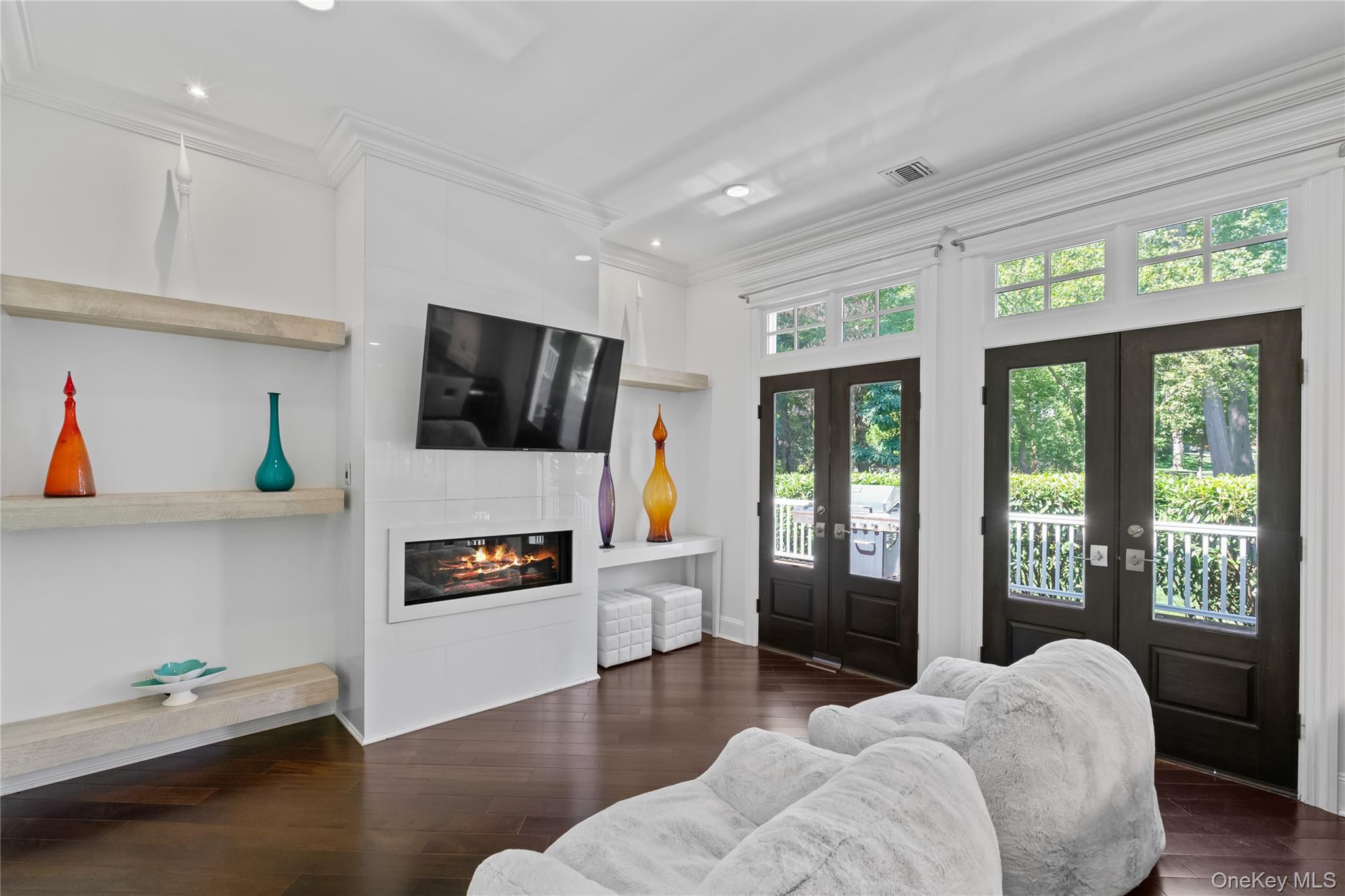 89 Lloyd Harbor Road, Lloyd Harbor, NY 11743