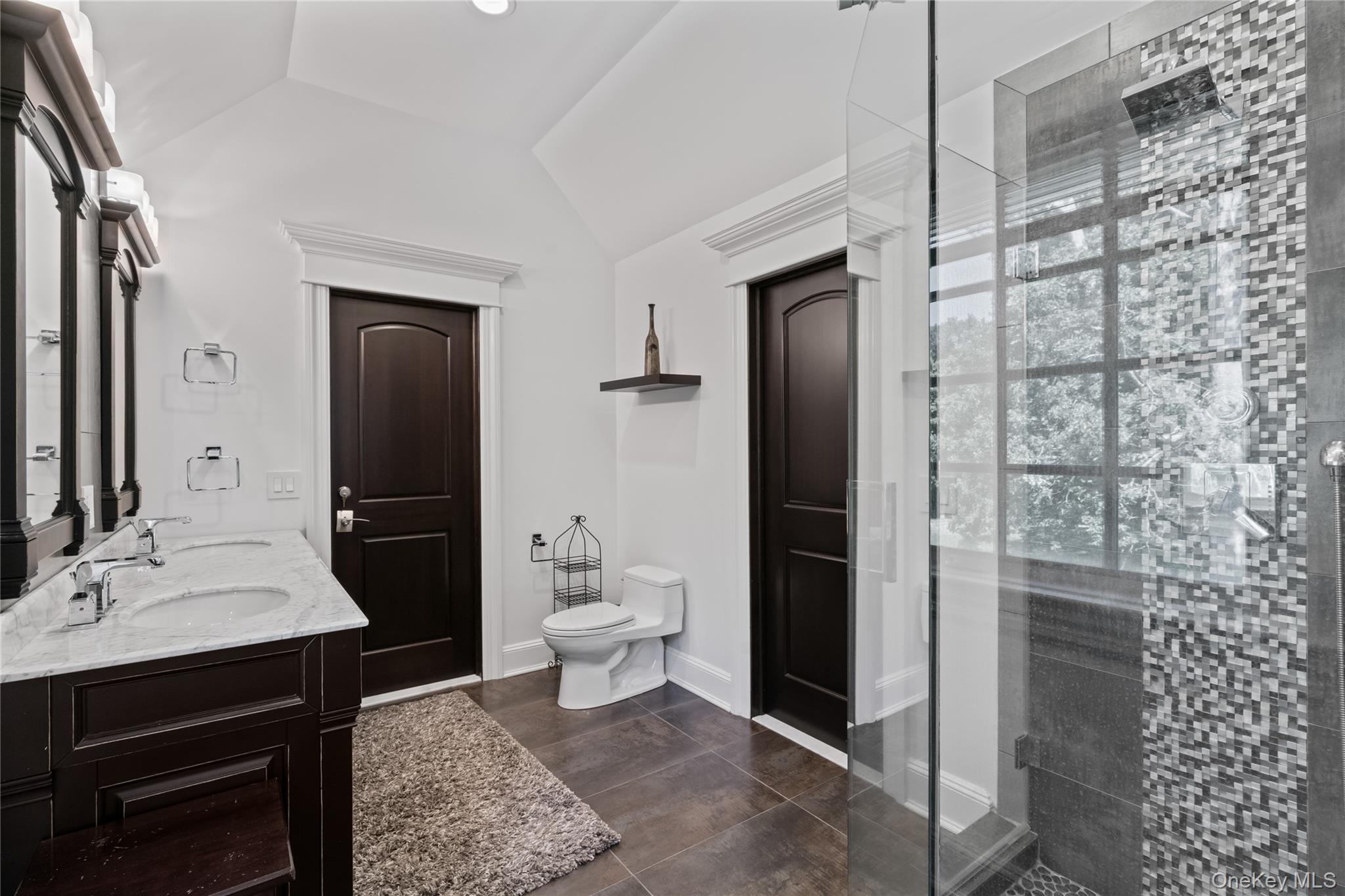 89 Lloyd Harbor Road, Lloyd Harbor, NY 11743