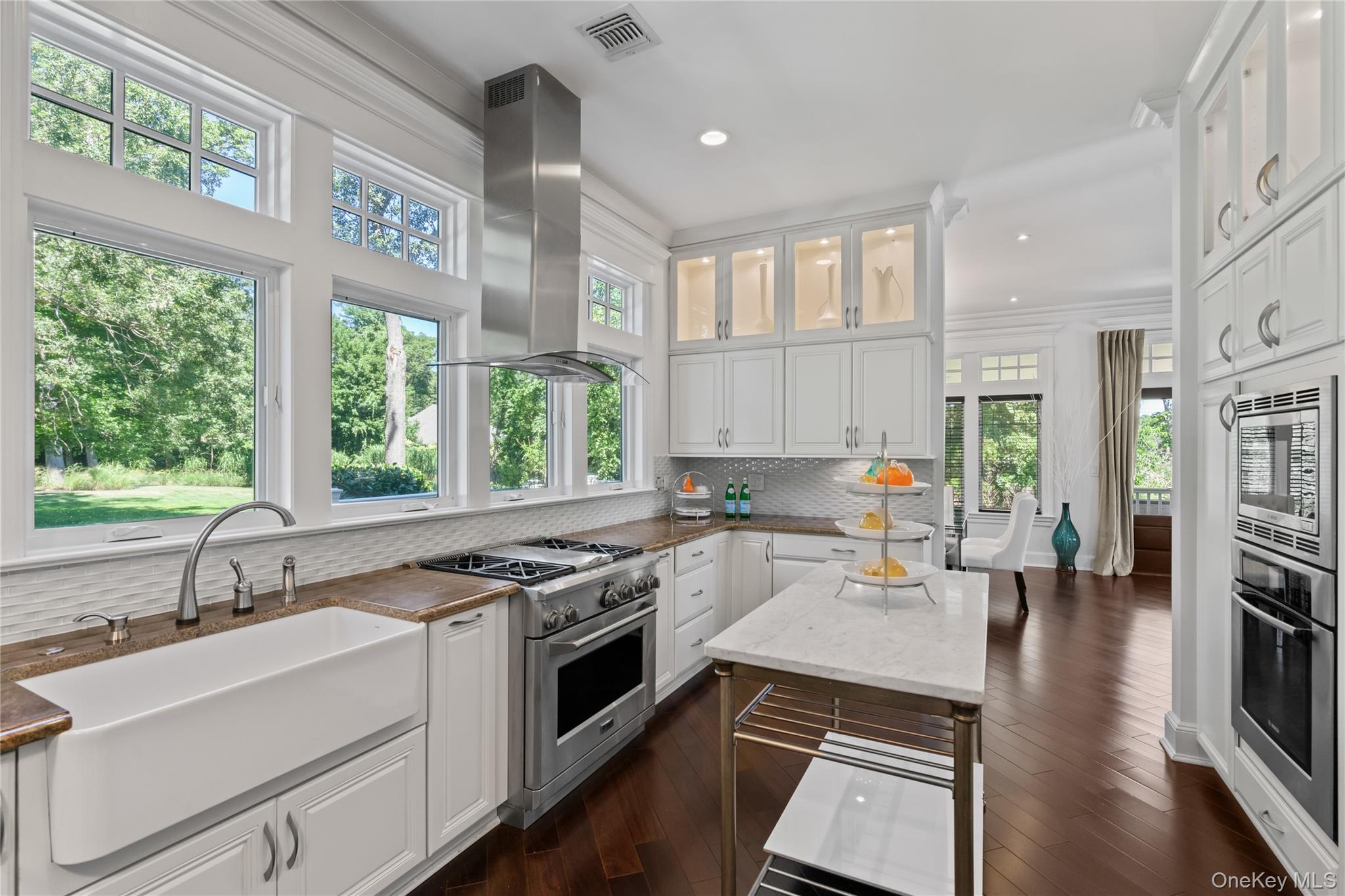 89 Lloyd Harbor Road, Lloyd Harbor, NY 11743