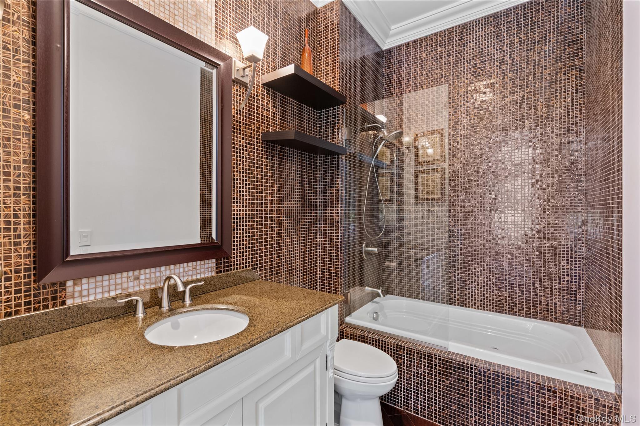 89 Lloyd Harbor Road, Lloyd Harbor, NY 11743