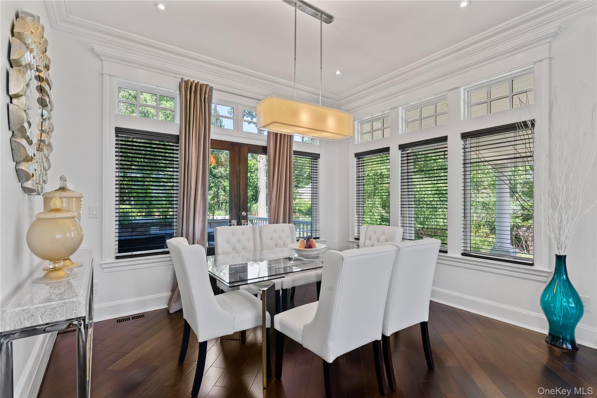 89 Lloyd Harbor Road, Lloyd Harbor, NY 11743