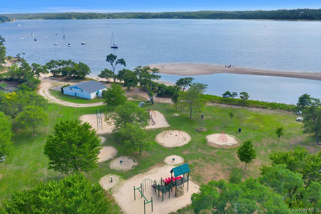 89 Lloyd Harbor Road, Lloyd Harbor, NY 11743