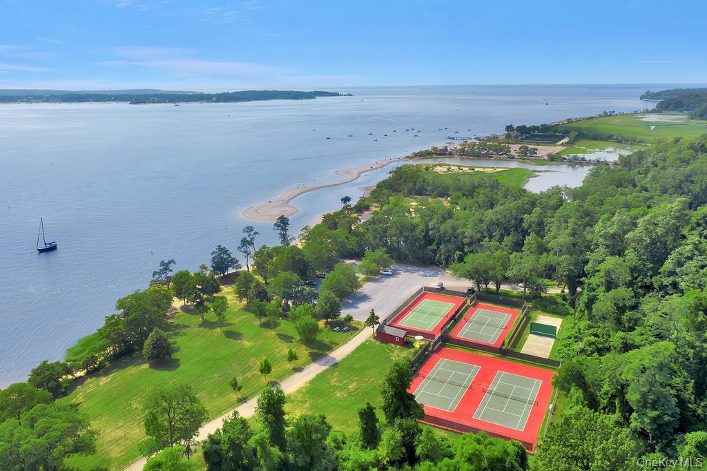 89 Lloyd Harbor Road, Lloyd Harbor, NY 11743