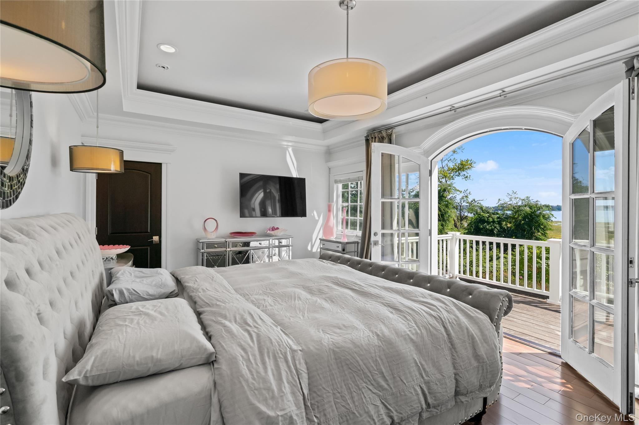 89 Lloyd Harbor Road, Lloyd Harbor, NY 11743