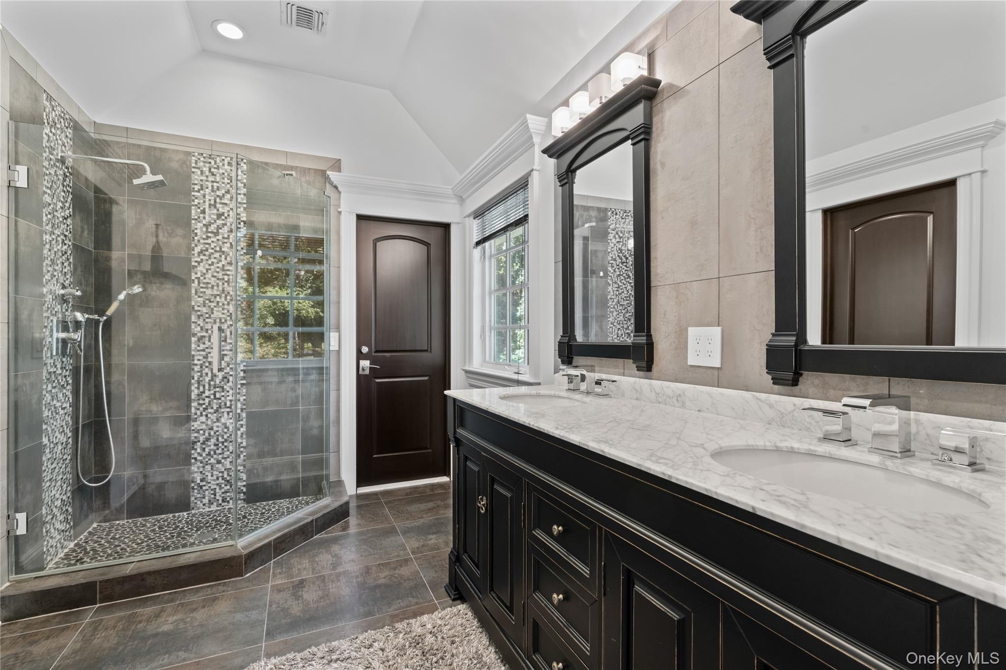 89 Lloyd Harbor Road, Lloyd Harbor, NY 11743