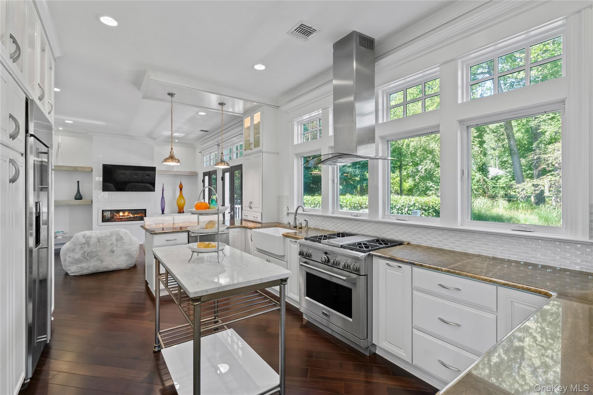 89 Lloyd Harbor Road, Lloyd Harbor, NY 11743