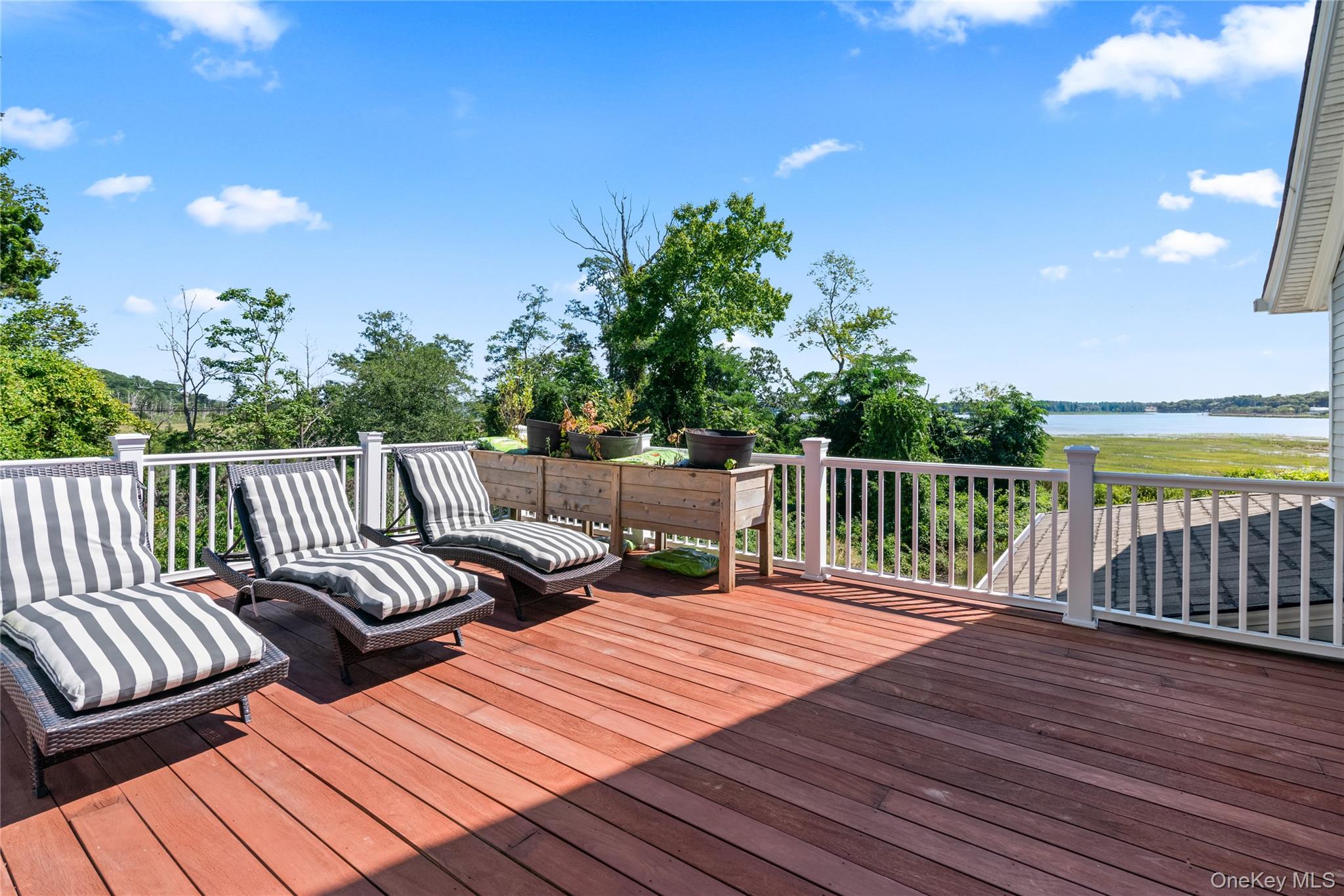 89 Lloyd Harbor Road, Lloyd Harbor, NY 11743