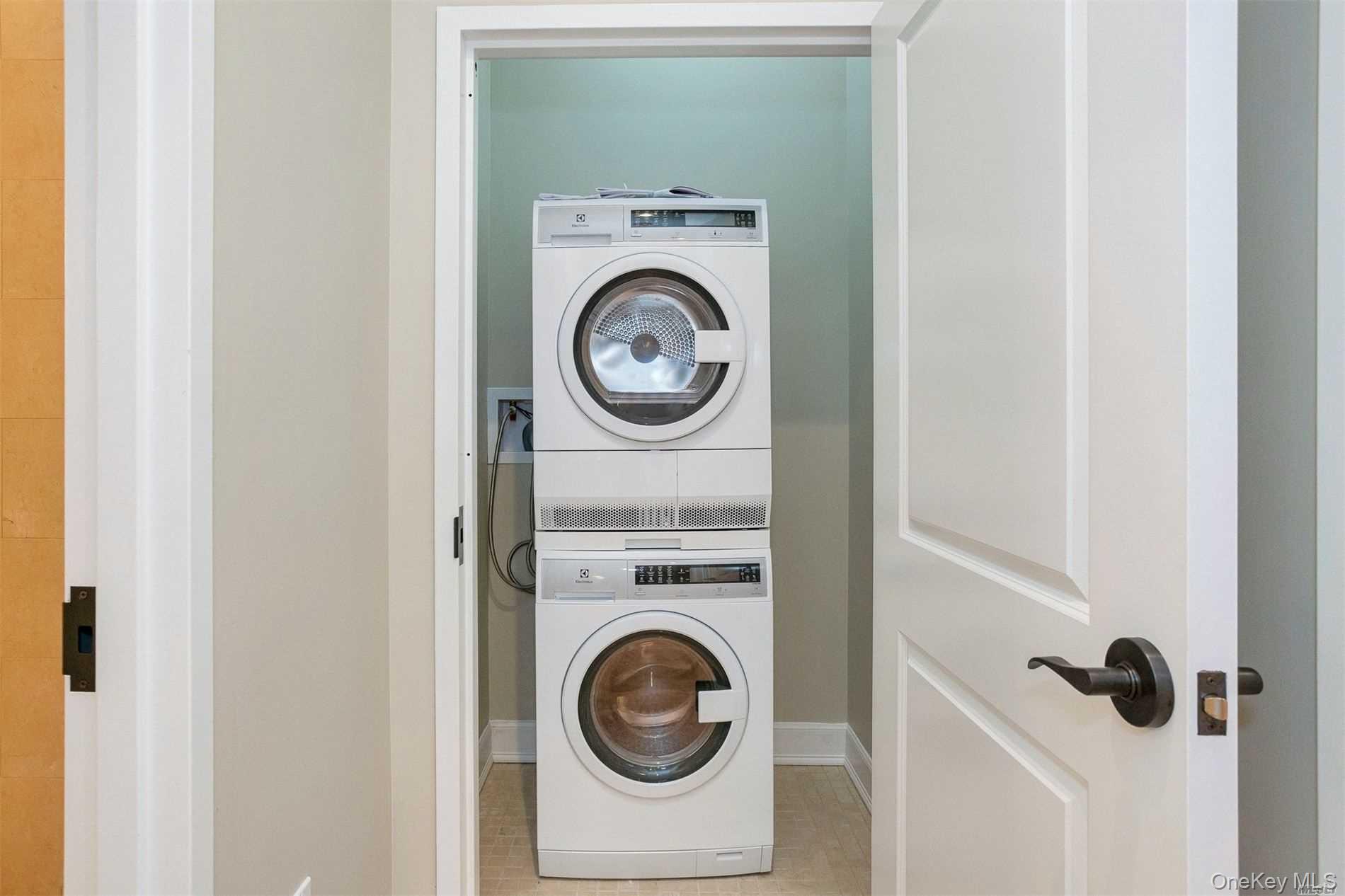 10 Wall Street # 3A, Huntington, NY 11743