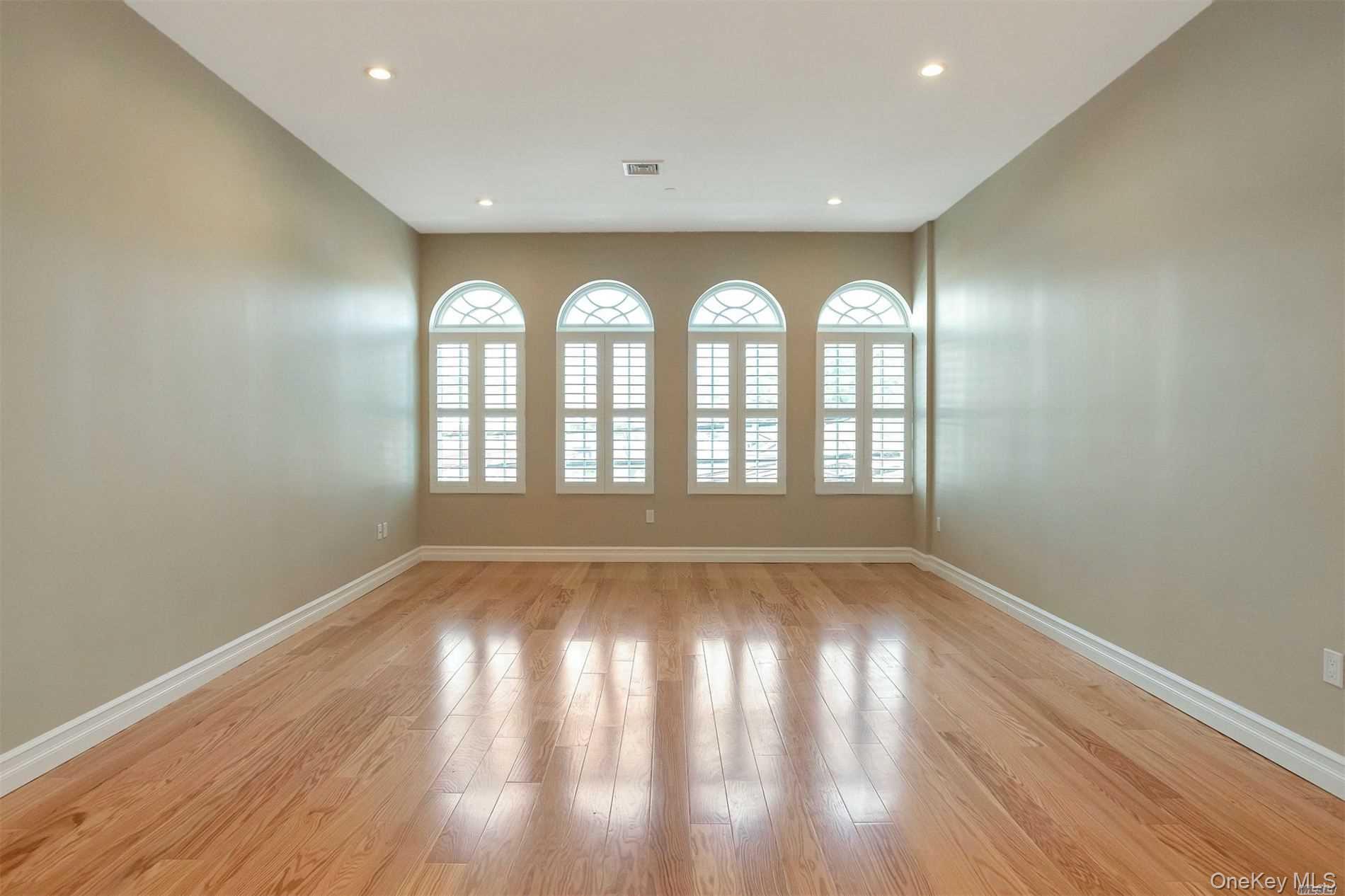 10 Wall Street # 3A, Huntington, NY 11743