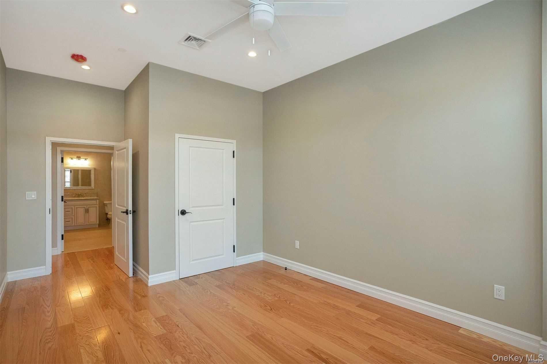 10 Wall Street # 3A, Huntington, NY 11743