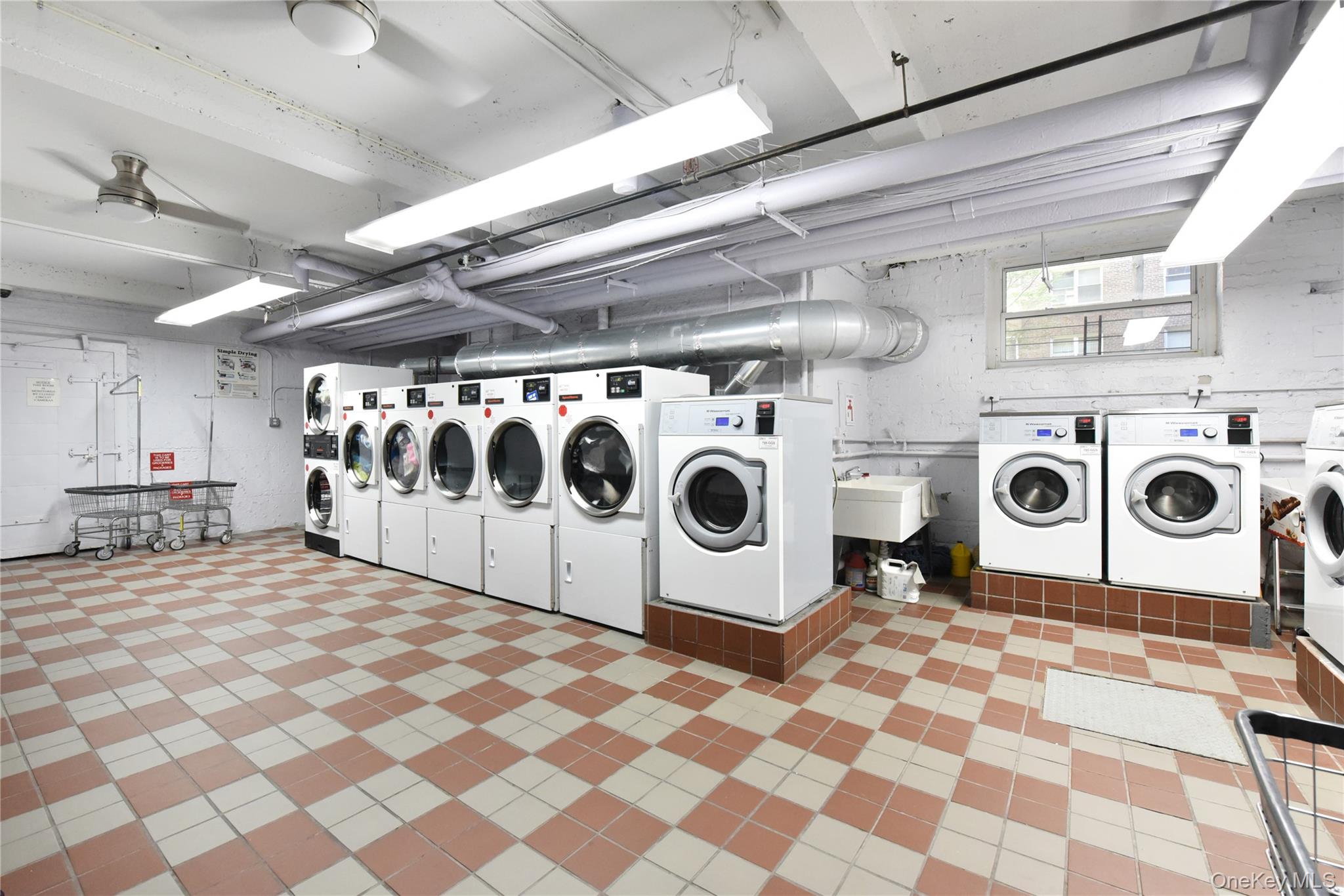 67-66 108th Street # D22, Forest Hills, NY 11375