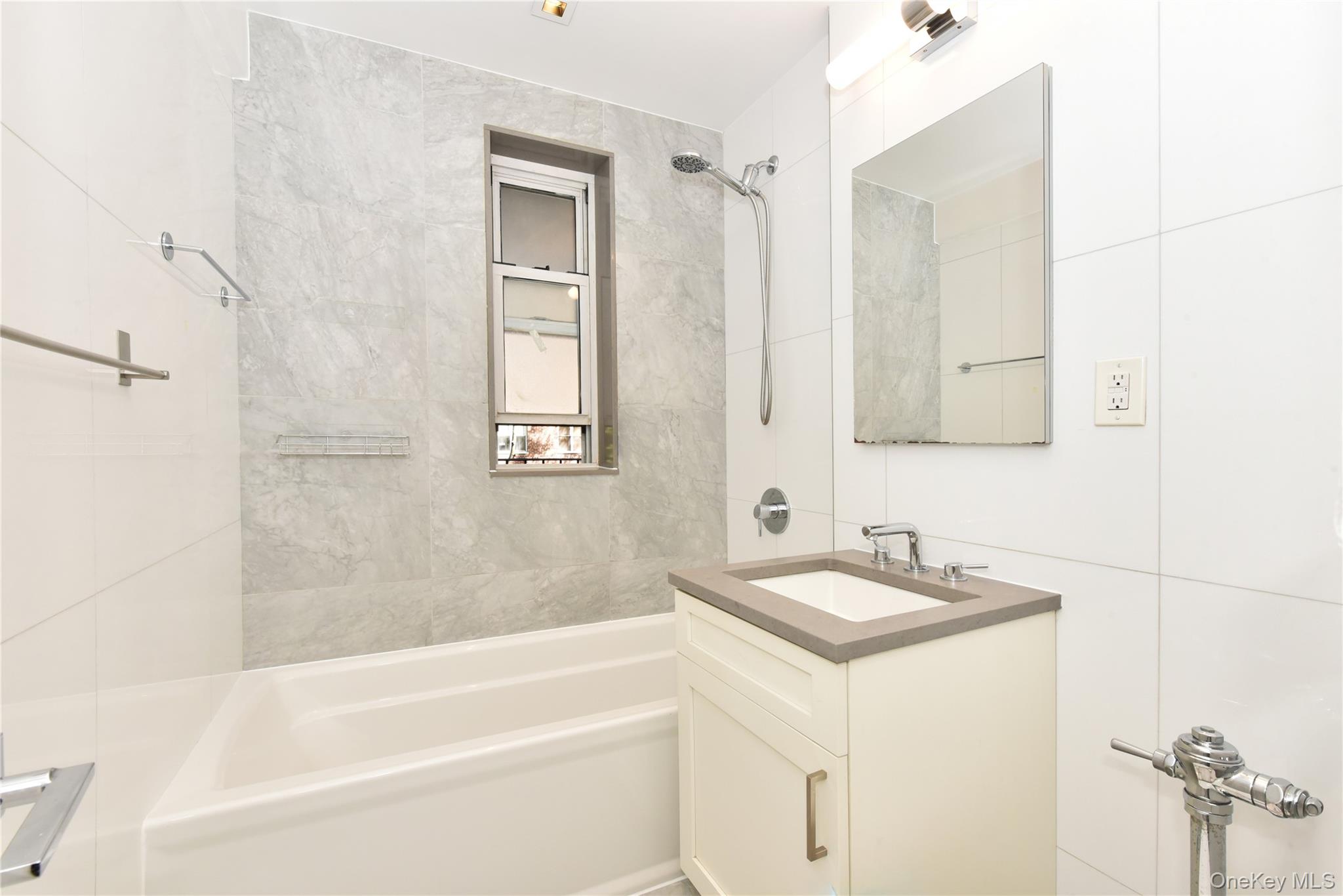 67-66 108th Street # D22, Forest Hills, NY 11375