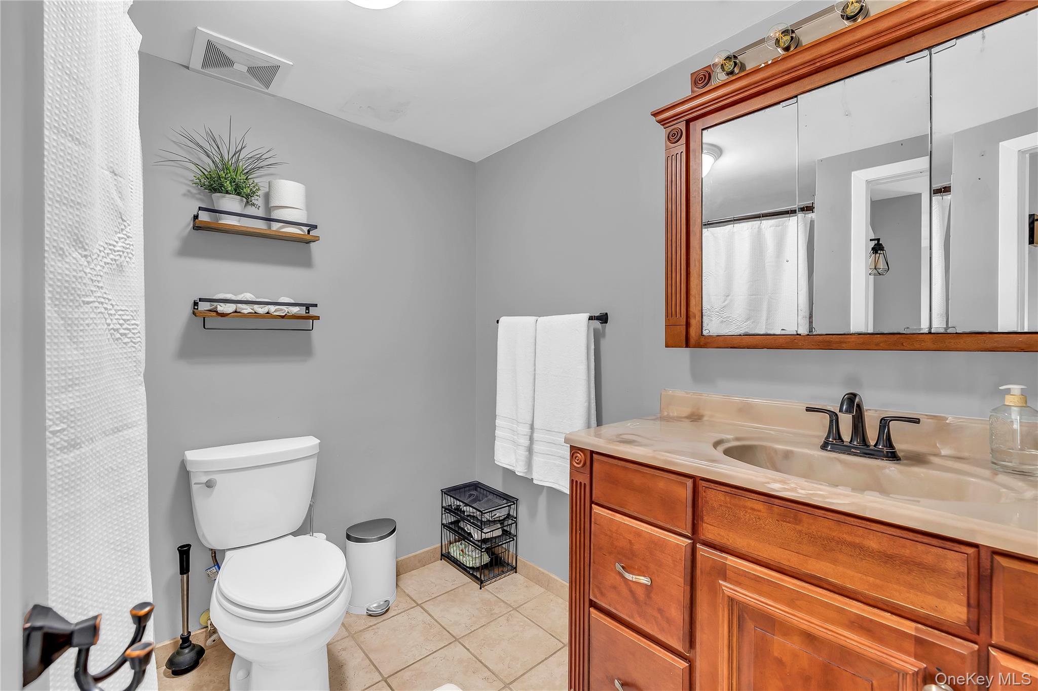 23 Allegheny Drive W, Farmingville, NY 11738