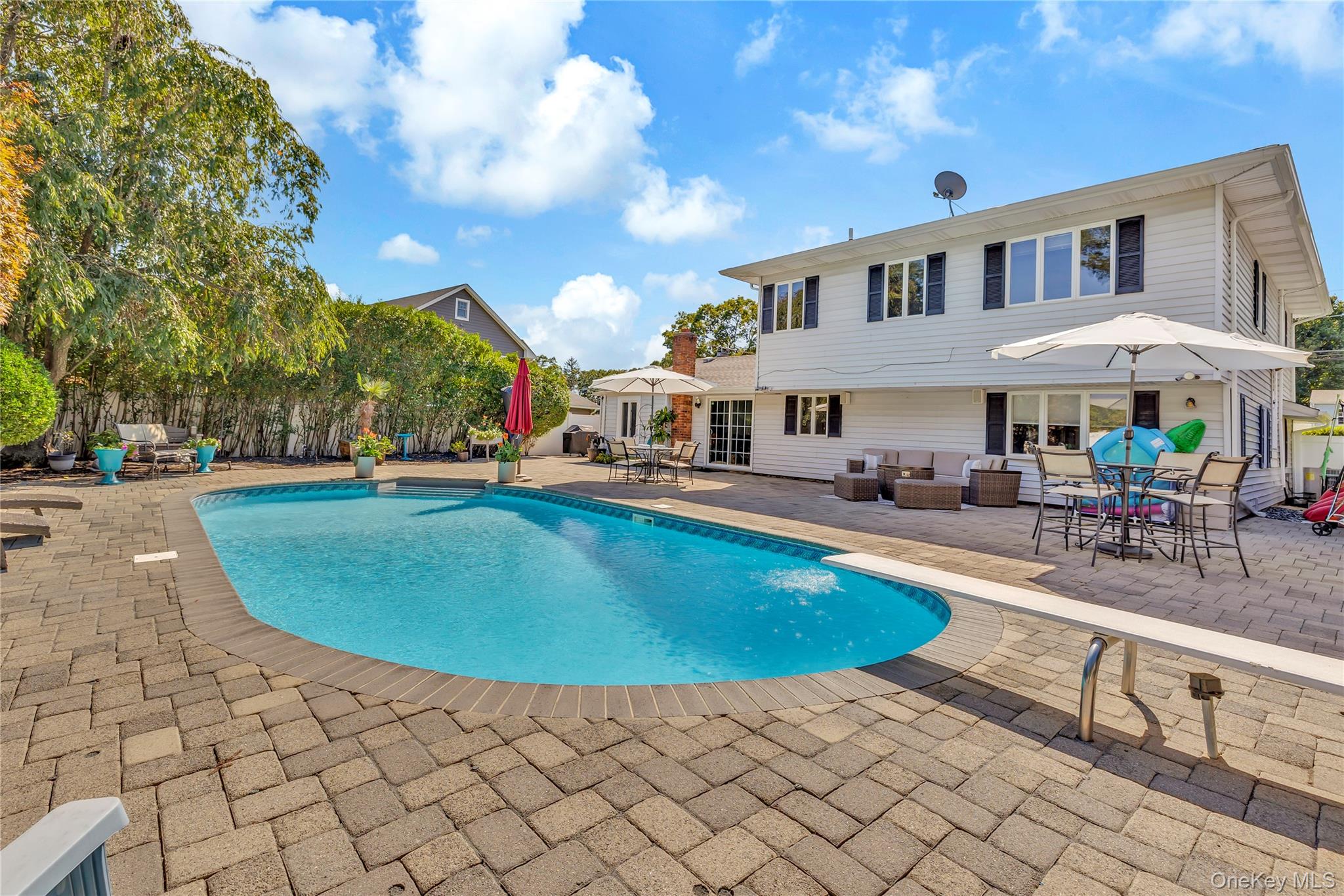 23 Allegheny Drive W, Farmingville, NY 11738