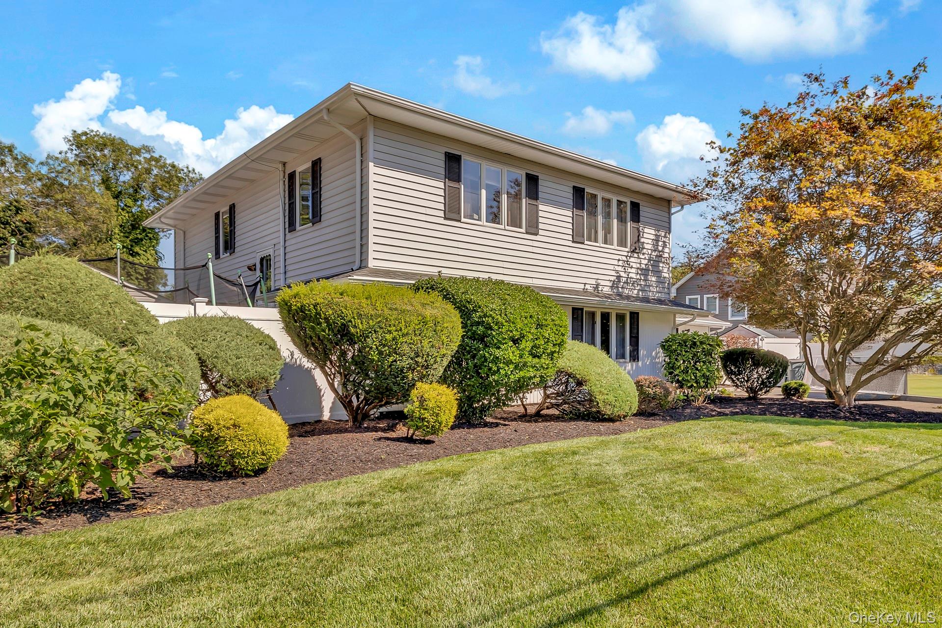 23 Allegheny Drive W, Farmingville, NY 11738