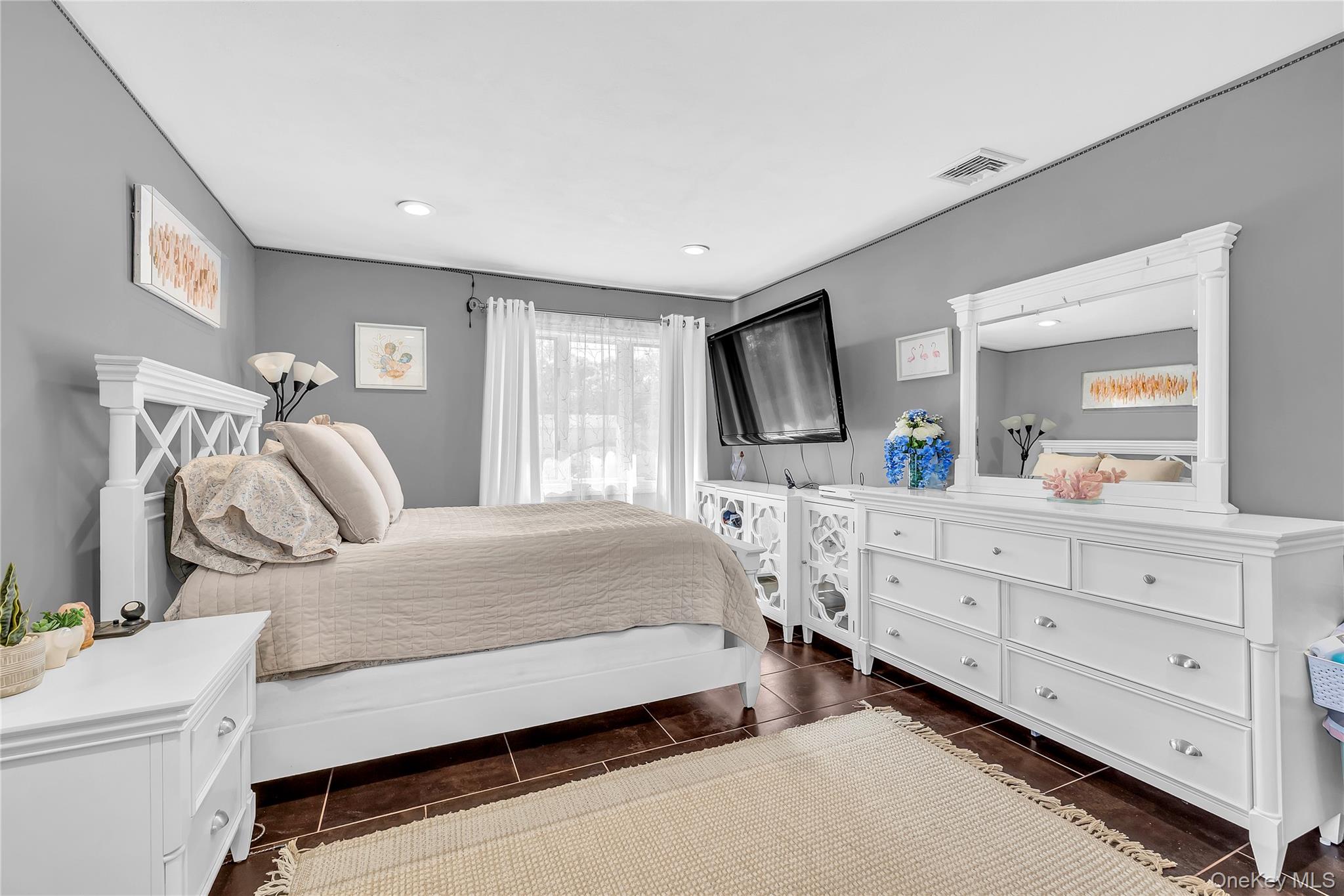 23 Allegheny Drive W, Farmingville, NY 11738