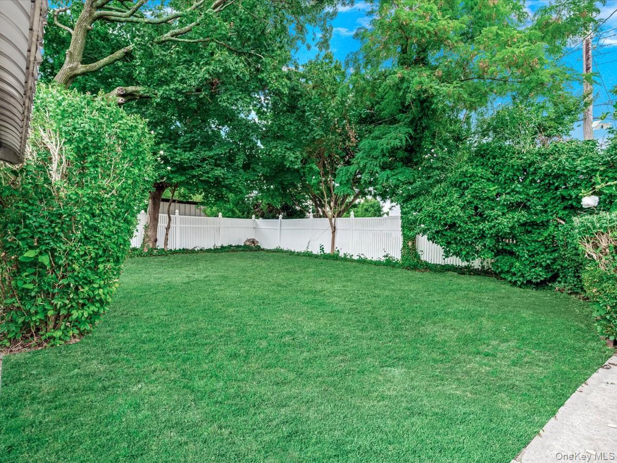 233 Lee Avenue, Hicksville, NY 11801