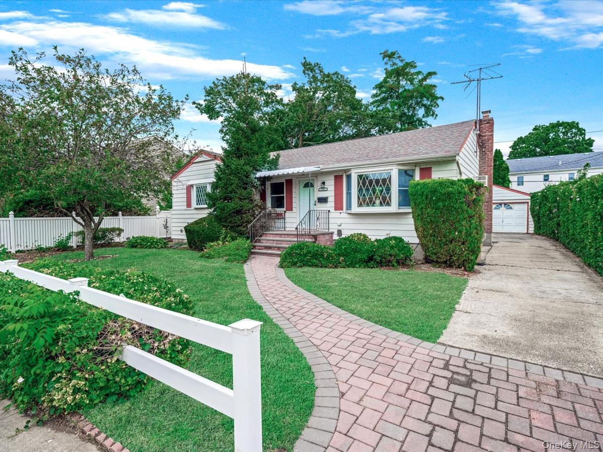 233 Lee Avenue, Hicksville, NY 11801