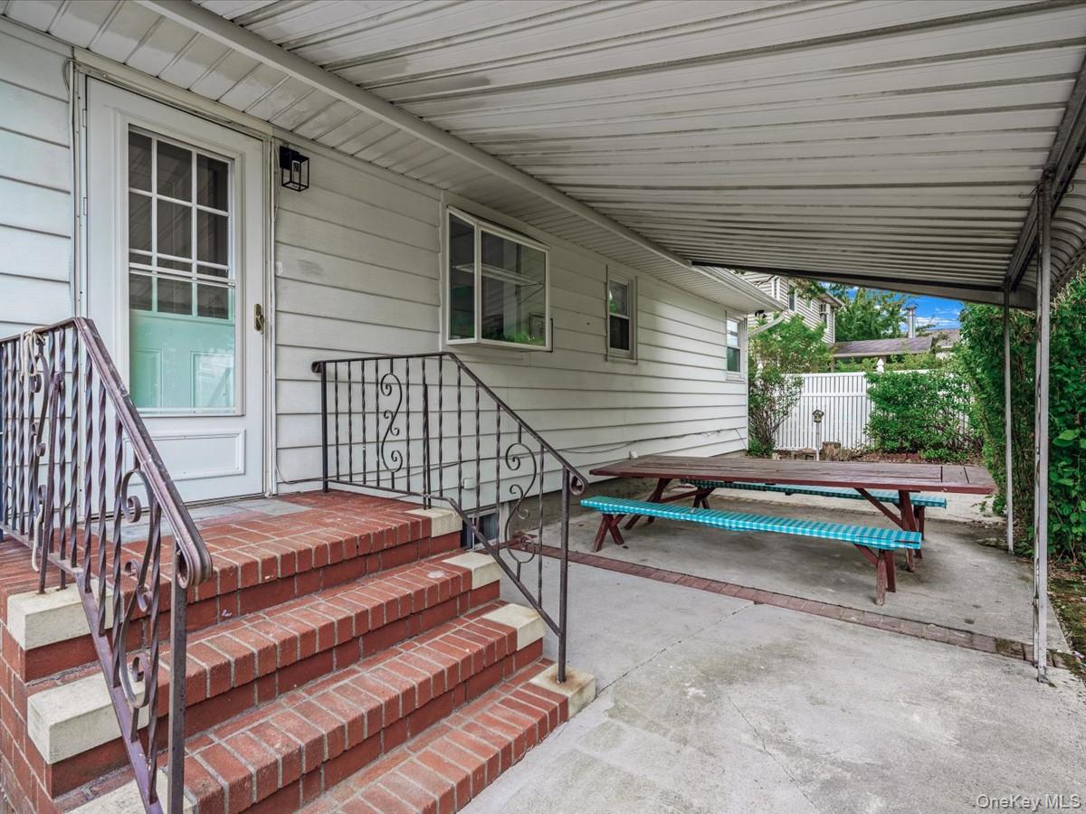 233 Lee Avenue, Hicksville, NY 11801