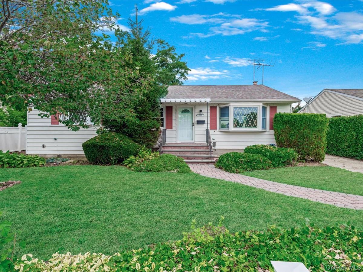 233 Lee Avenue, Hicksville, NY 11801