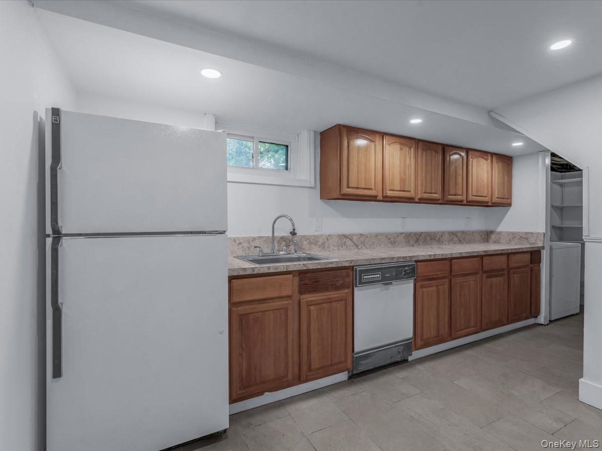 233 Lee Avenue, Hicksville, NY 11801